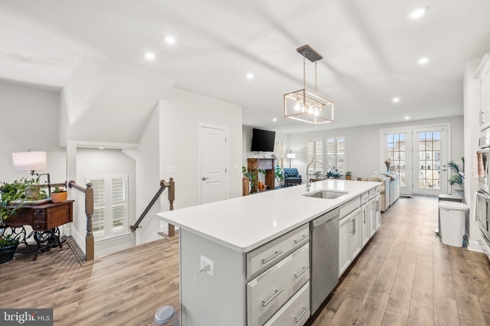 BRADLEY SQUARE - Residential