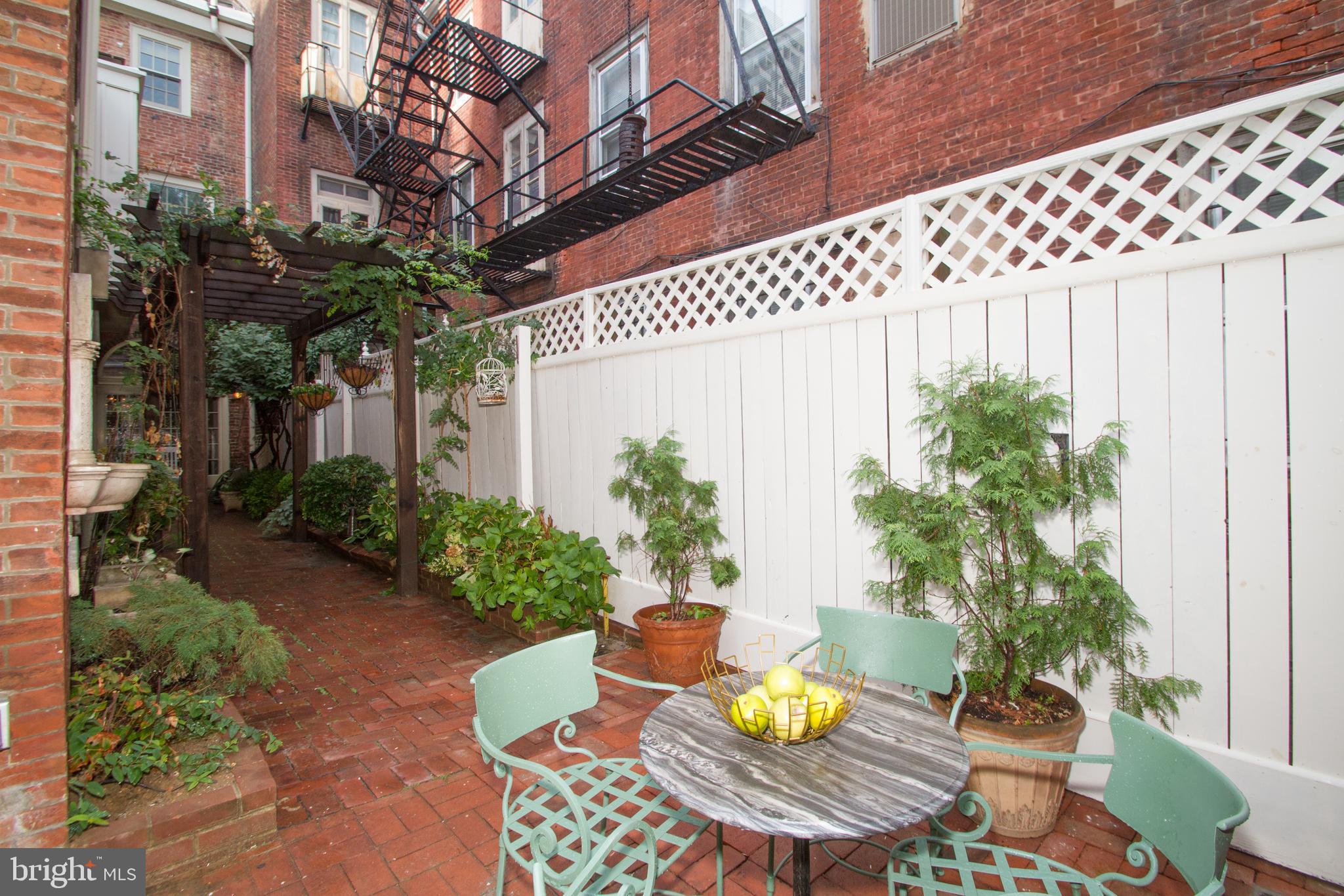 SOCIETY HILL - Residential