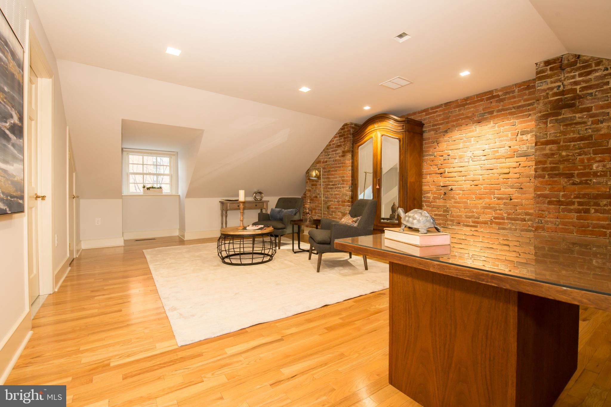 SOCIETY HILL - Residential