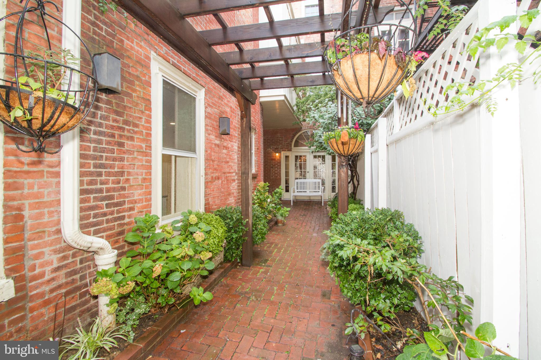 SOCIETY HILL - Residential