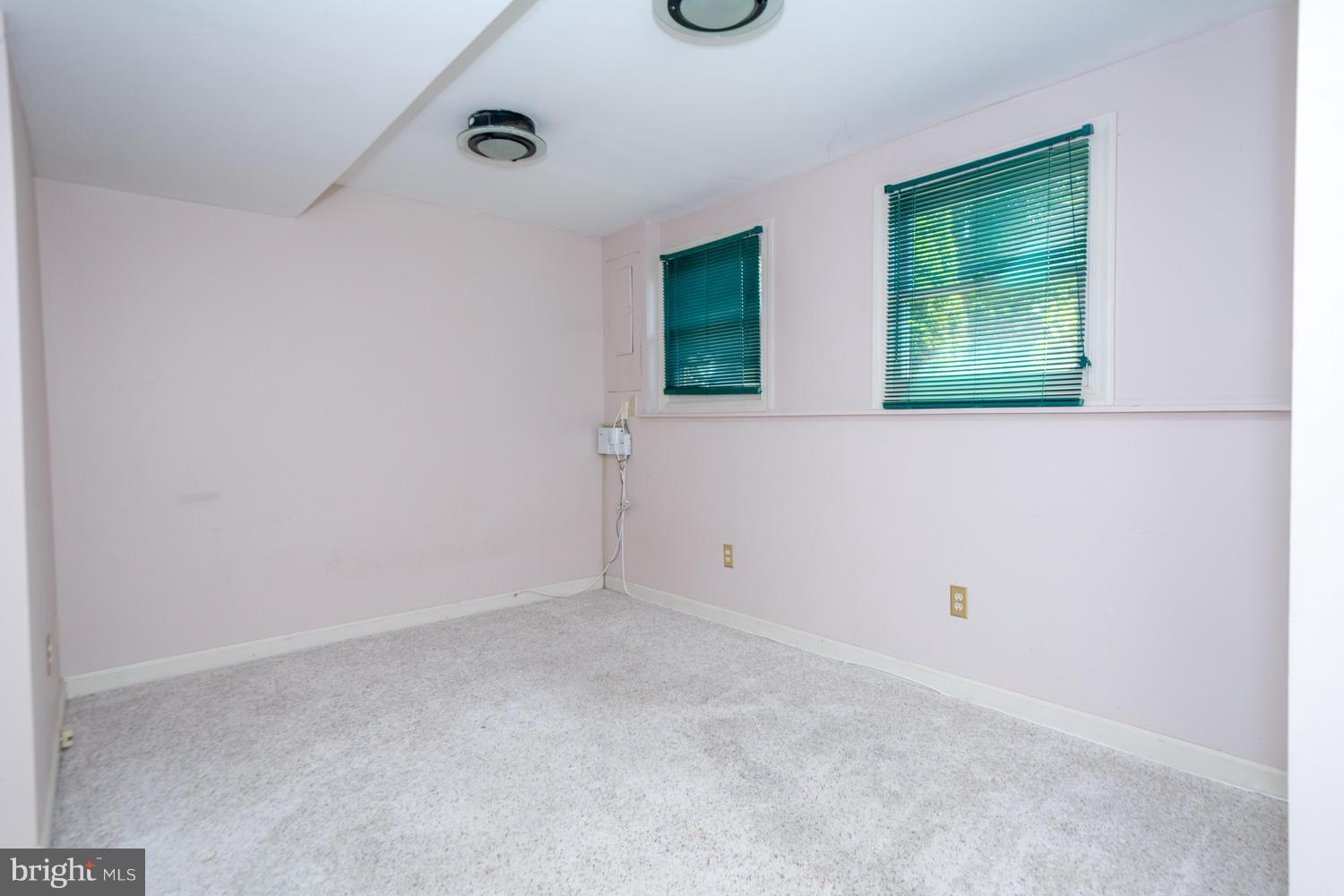 SEVEN OAKS - Residential Lease