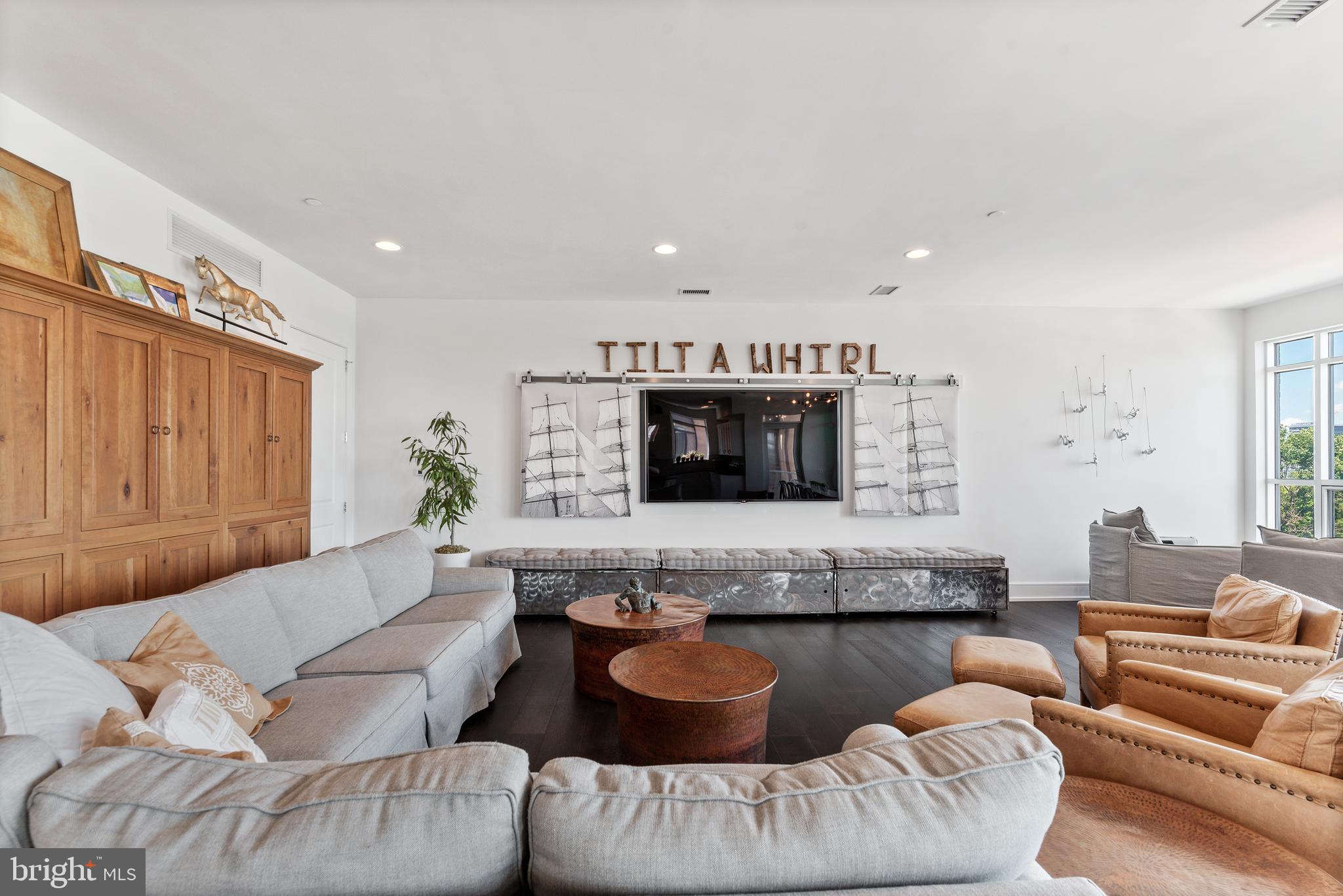 SOCIETY HILL - Residential