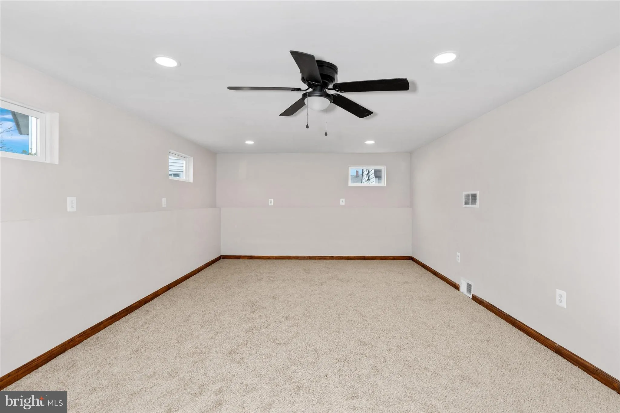 Newark, Delaware 19713, United States, 3 Bedrooms Bedrooms, ,2 BathroomsBathrooms,Residential,Pending,31008