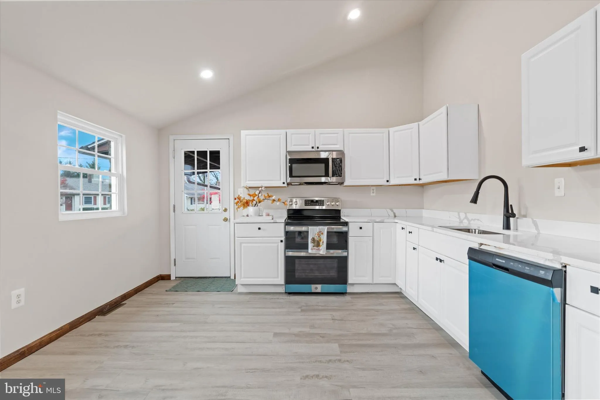 Newark, Delaware 19713, United States, 3 Bedrooms Bedrooms, ,2 BathroomsBathrooms,Residential,Pending,31008