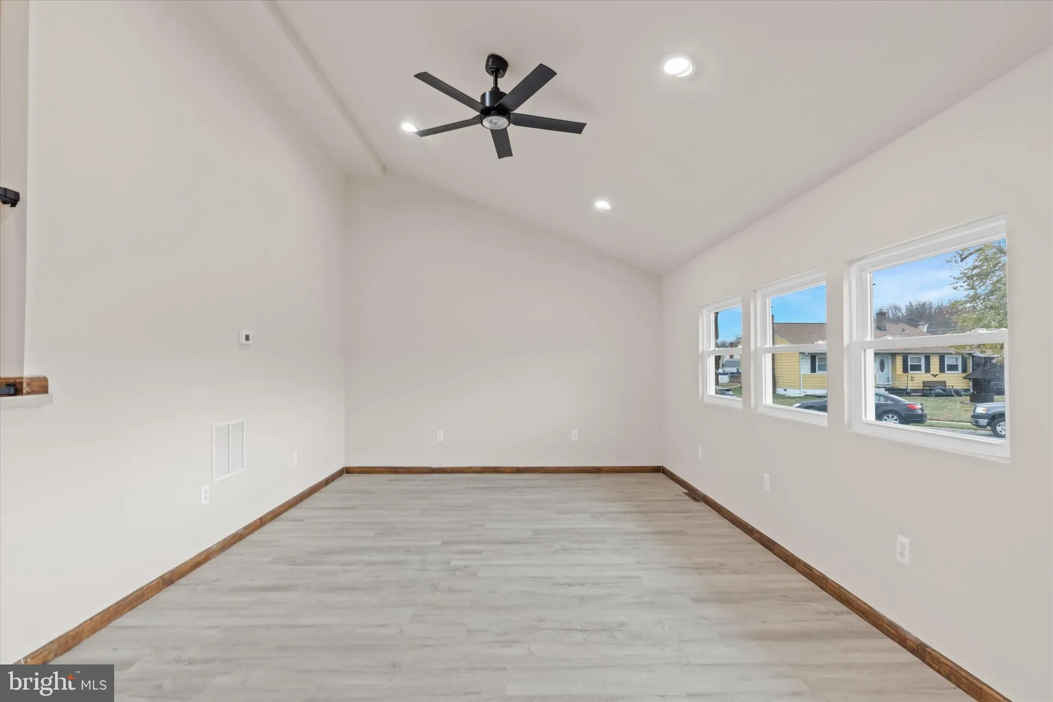 Newark, Delaware 19713, United States, 3 Bedrooms Bedrooms, ,2 BathroomsBathrooms,Residential,Pending,31008