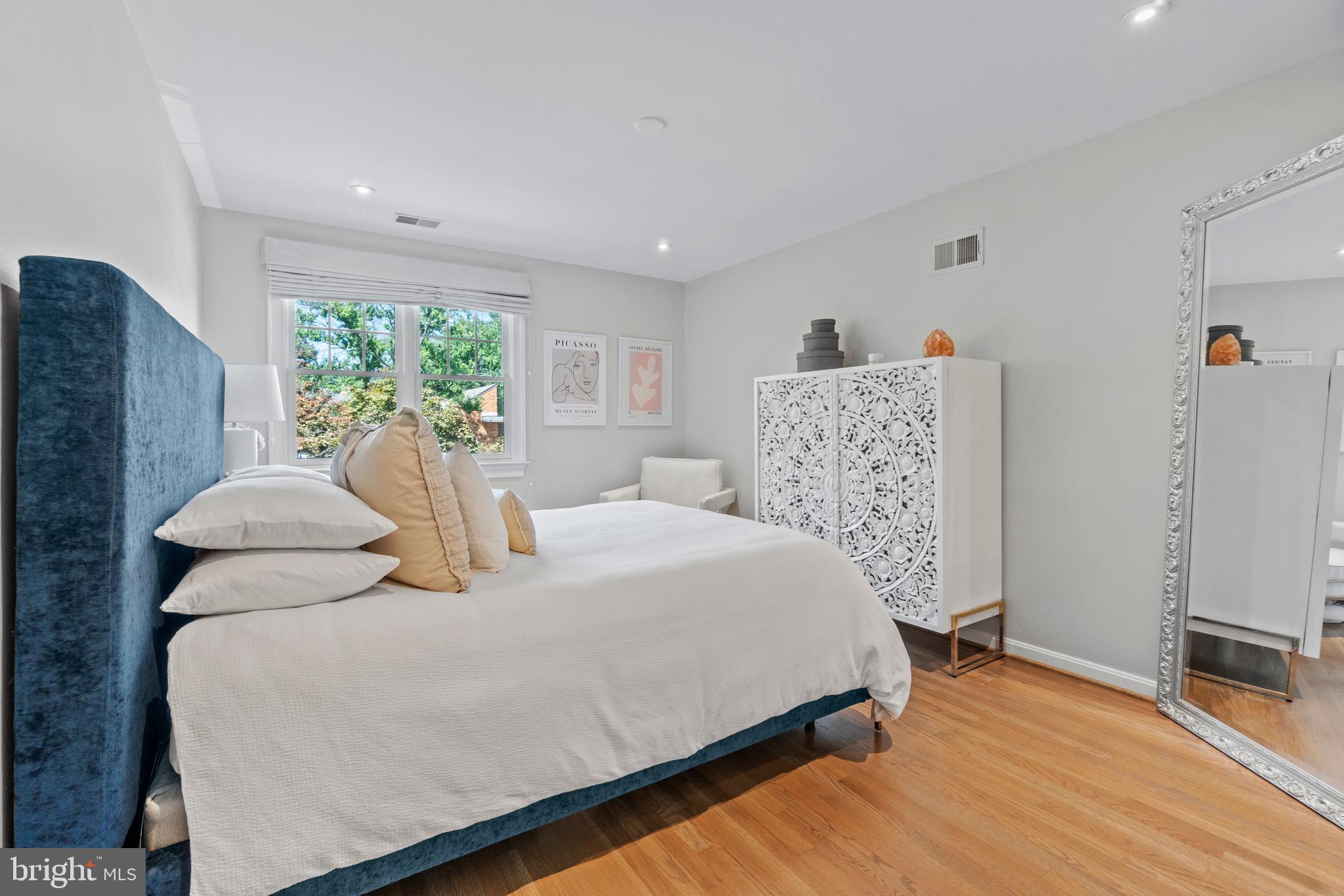 POTOMAC VILLAGE - Residential