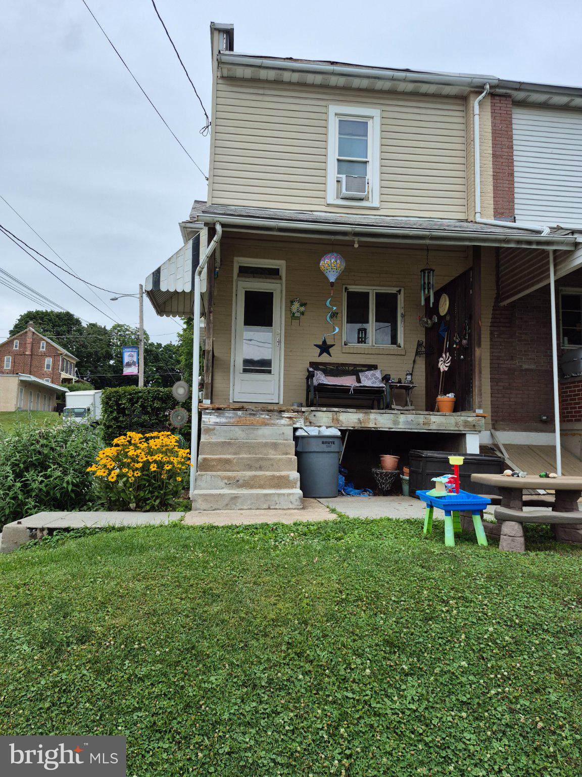 300 E WALNUT STREET