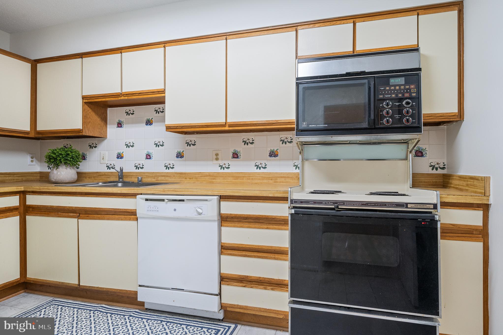 LEISURE WORLD - Residential