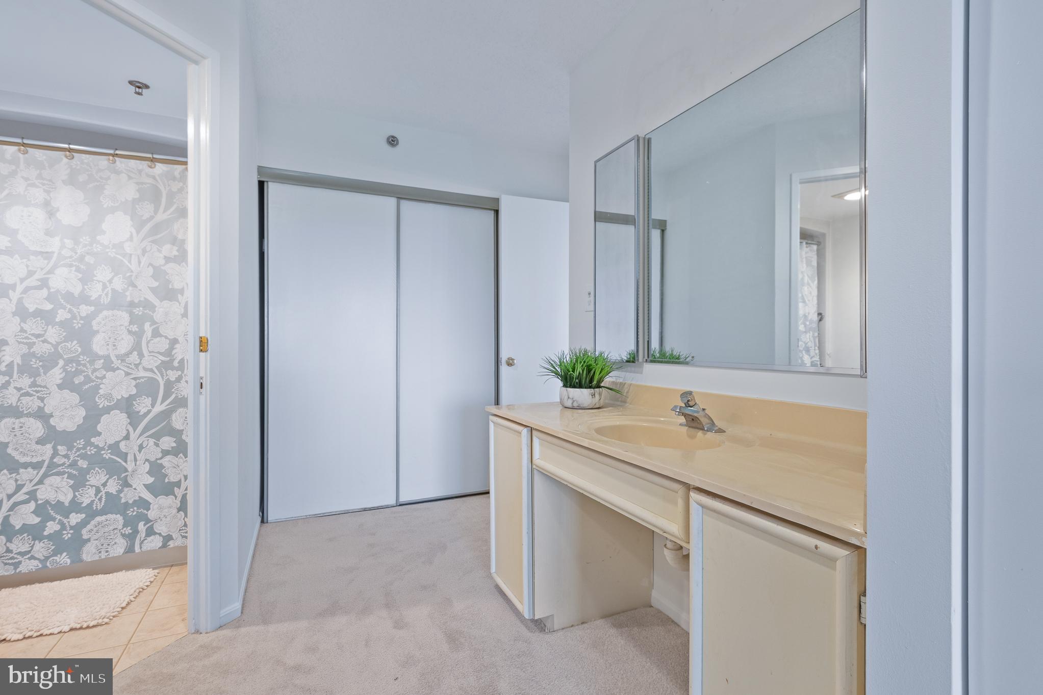 LEISURE WORLD - Residential