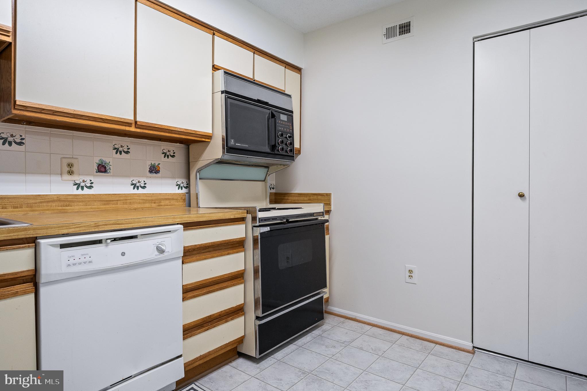 LEISURE WORLD - Residential