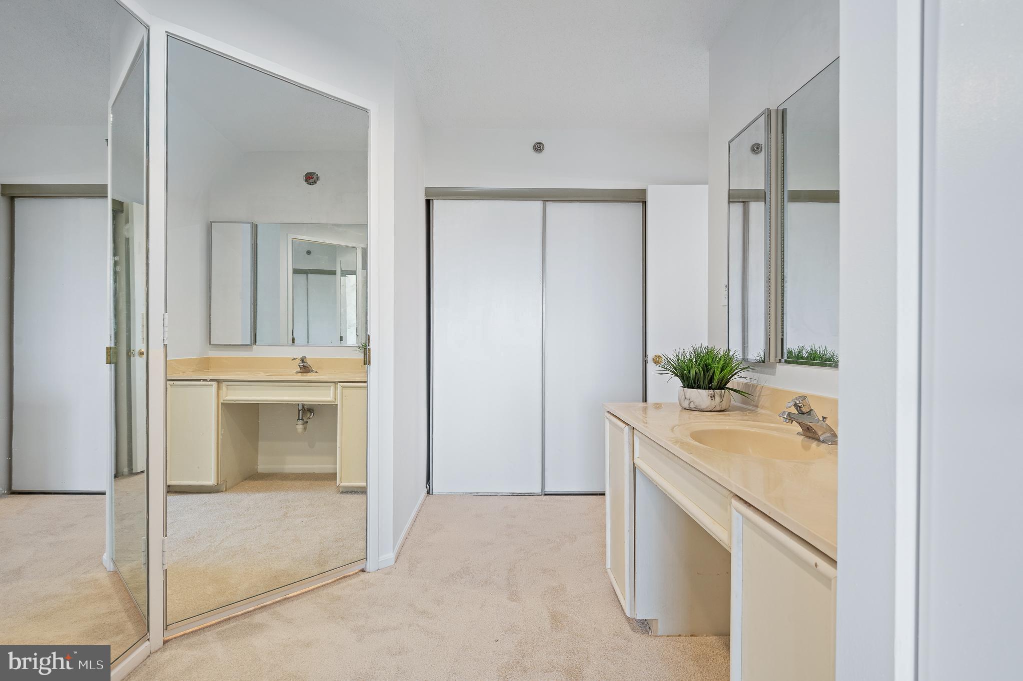 LEISURE WORLD - Residential