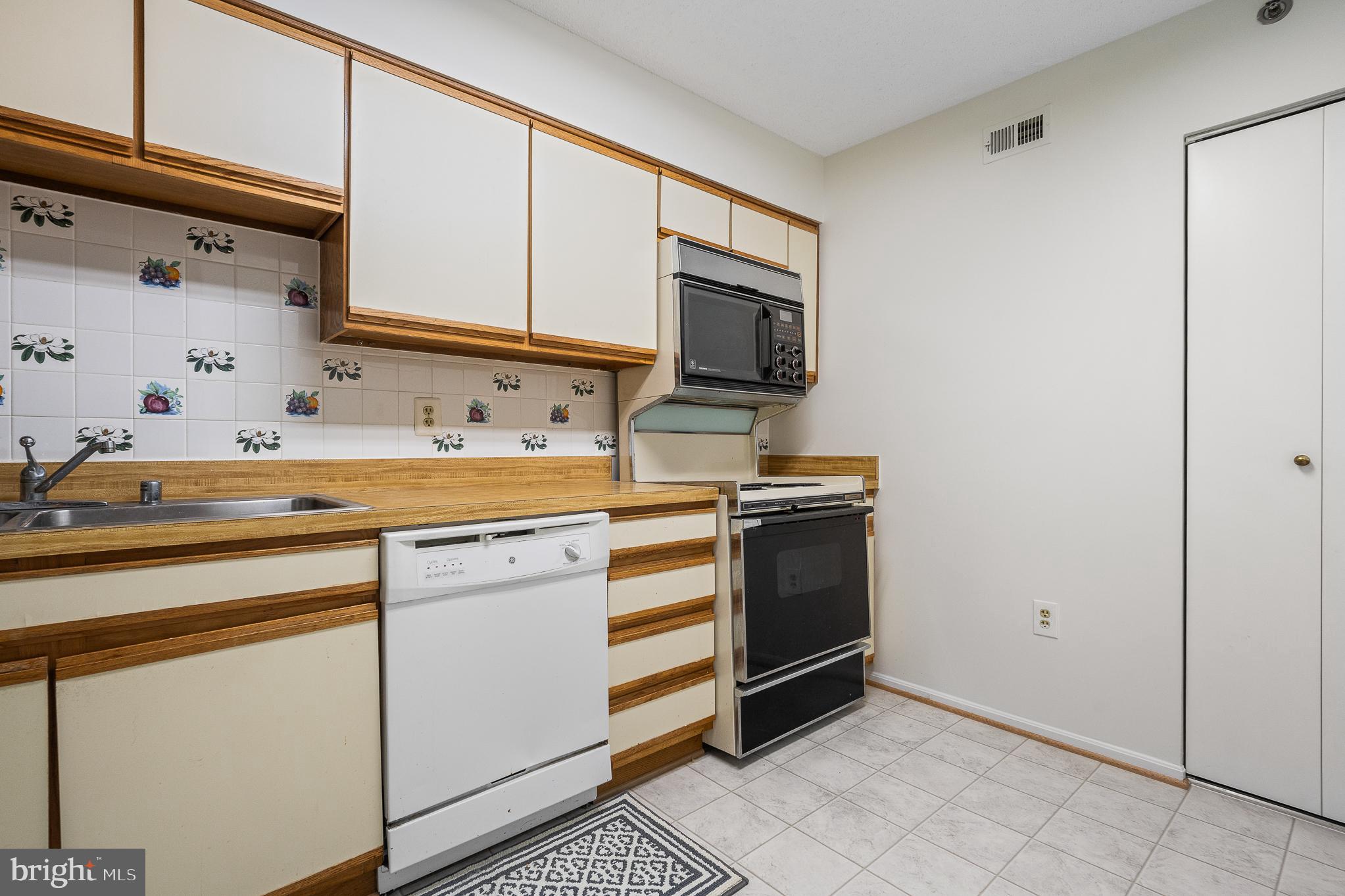 LEISURE WORLD - Residential