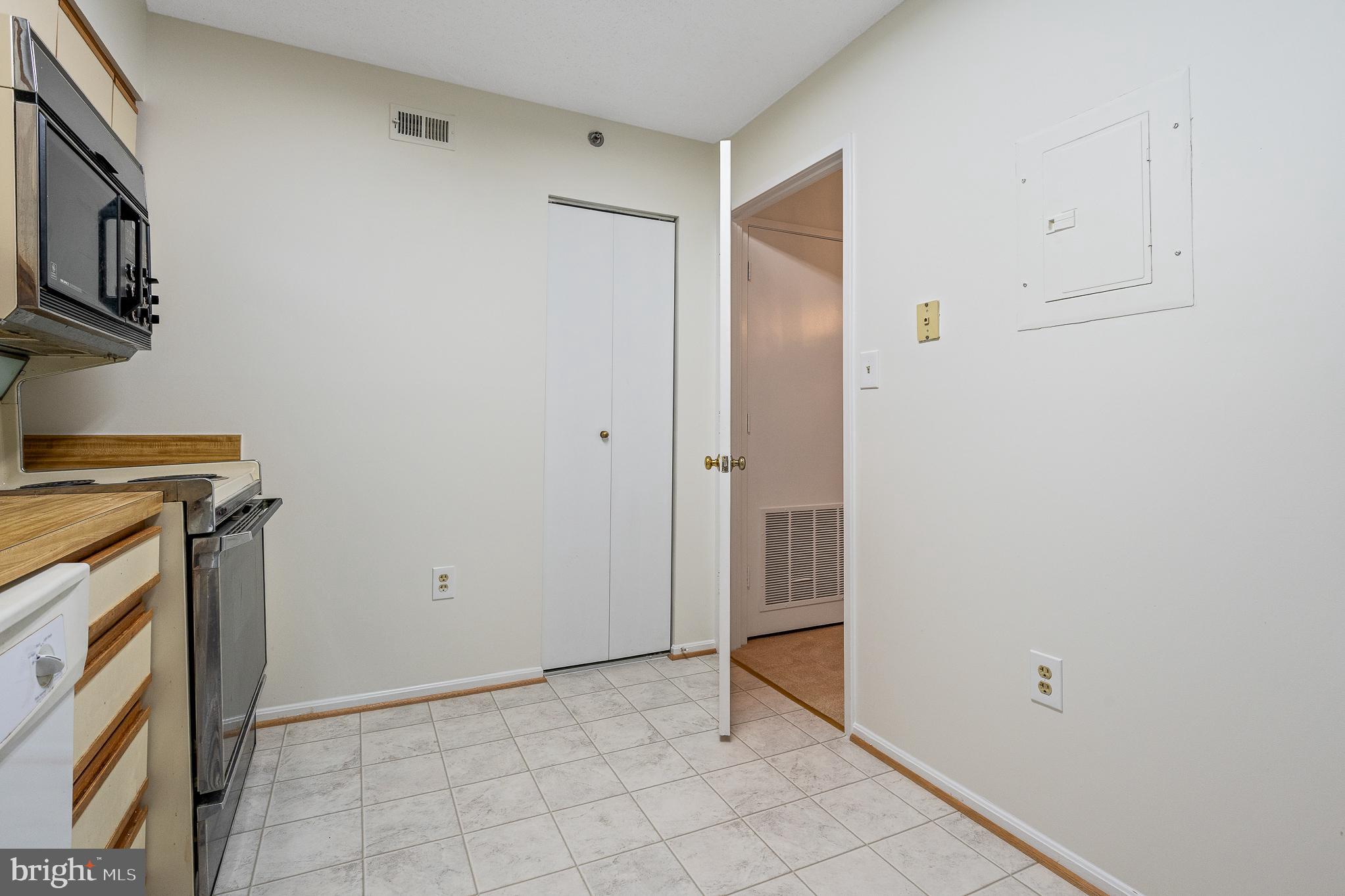 LEISURE WORLD - Residential