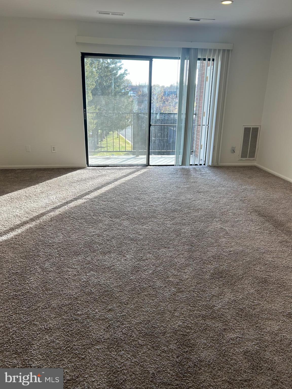 POTOMAC OAKS - Residential Lease