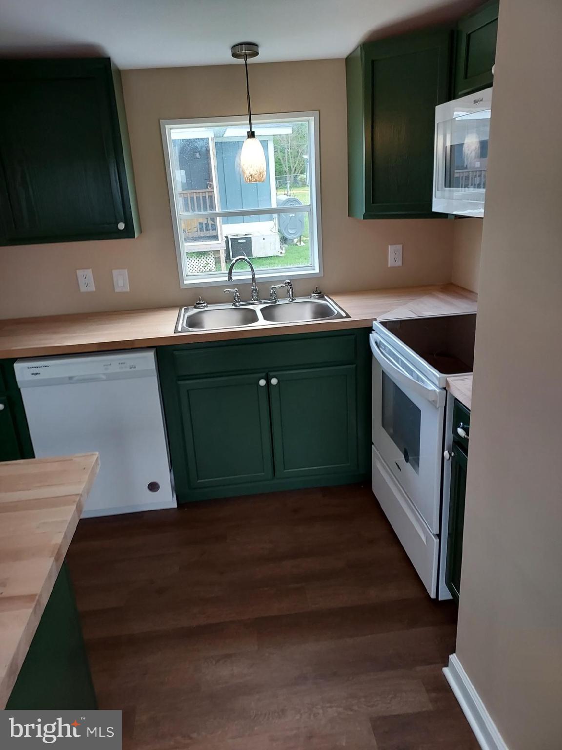 CRYSTAL BEACH MANOR - Residential