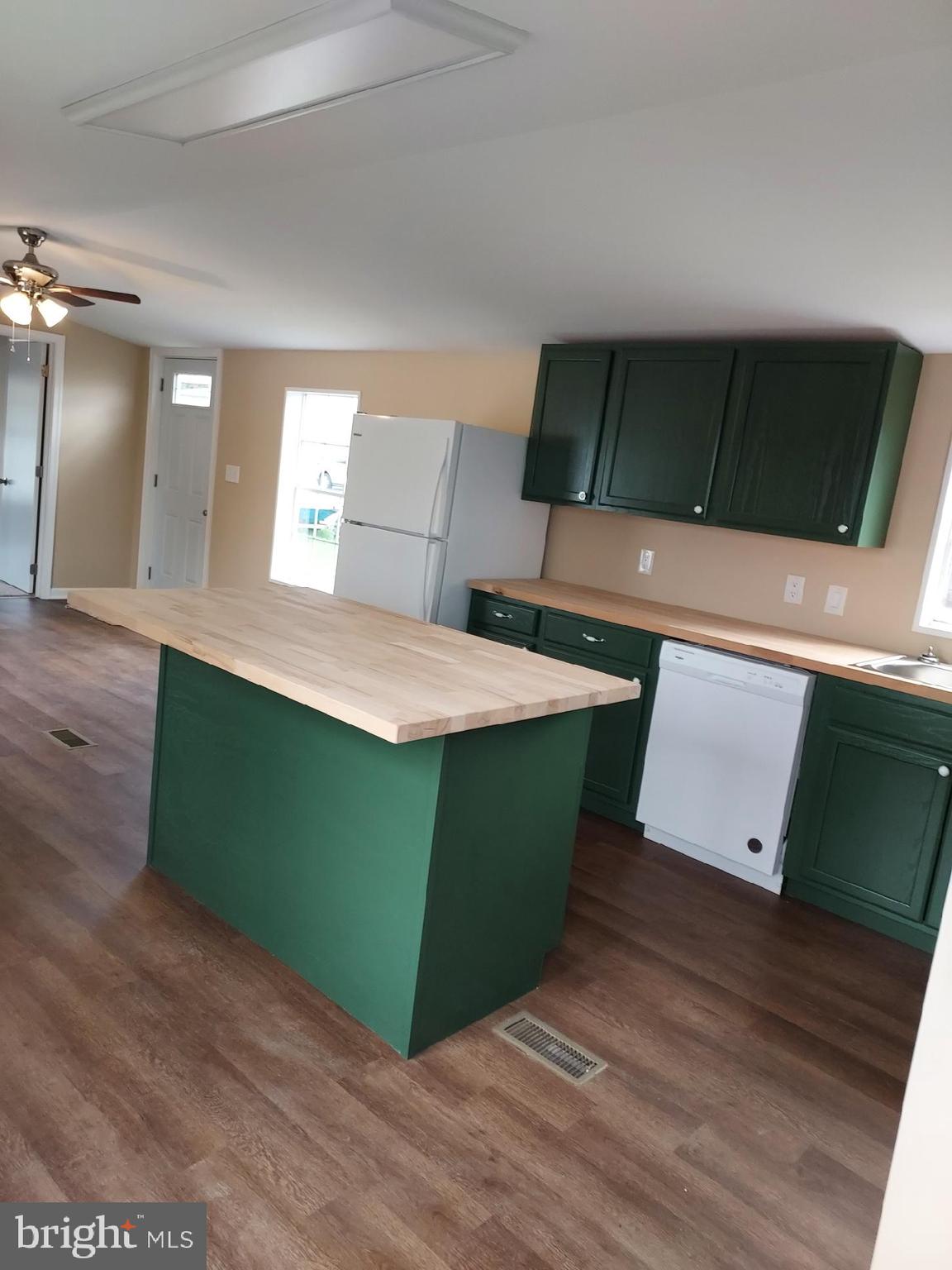 CRYSTAL BEACH MANOR - Residential