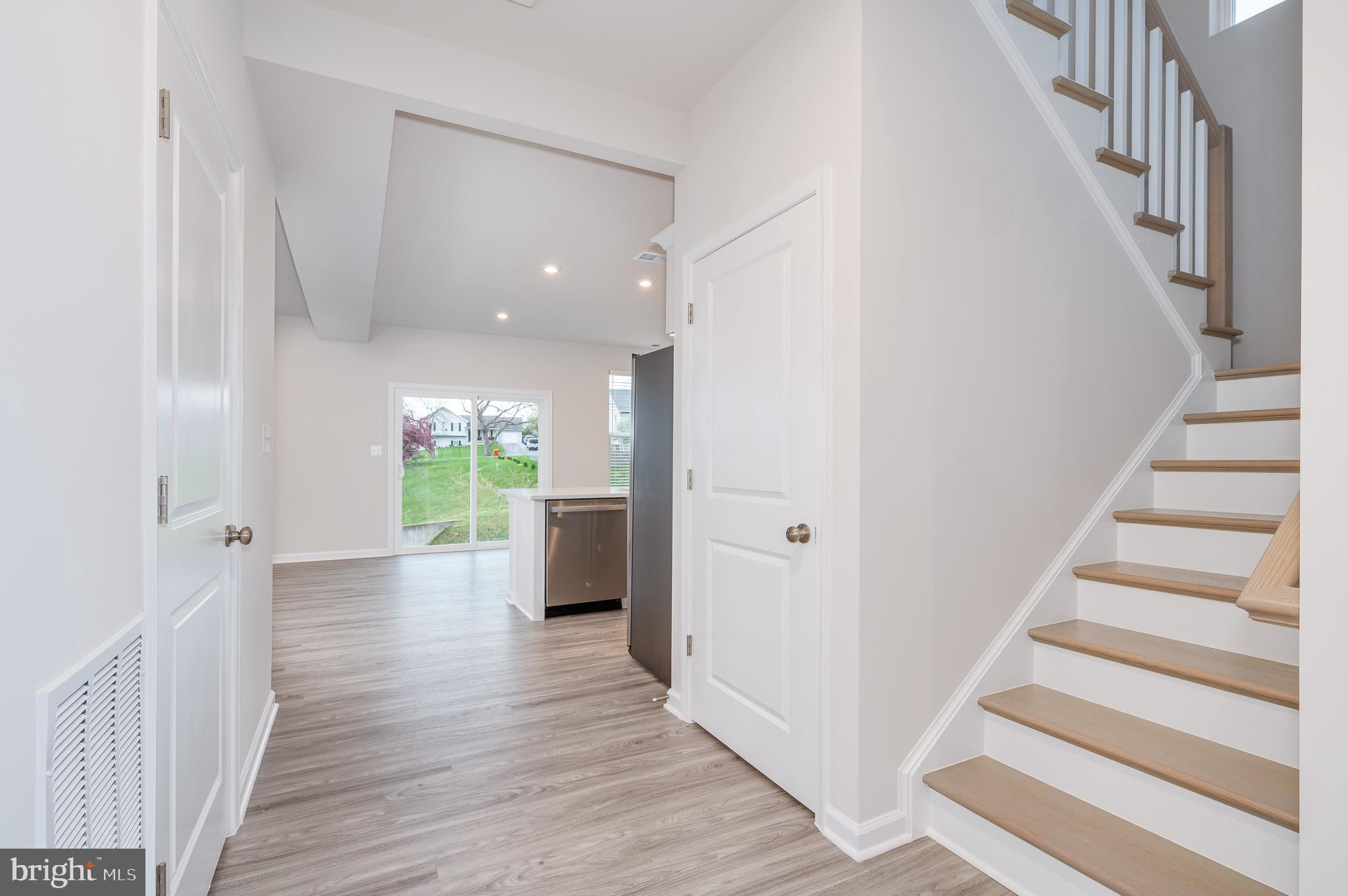 PRESIDENTS POINTE - Residential Lease