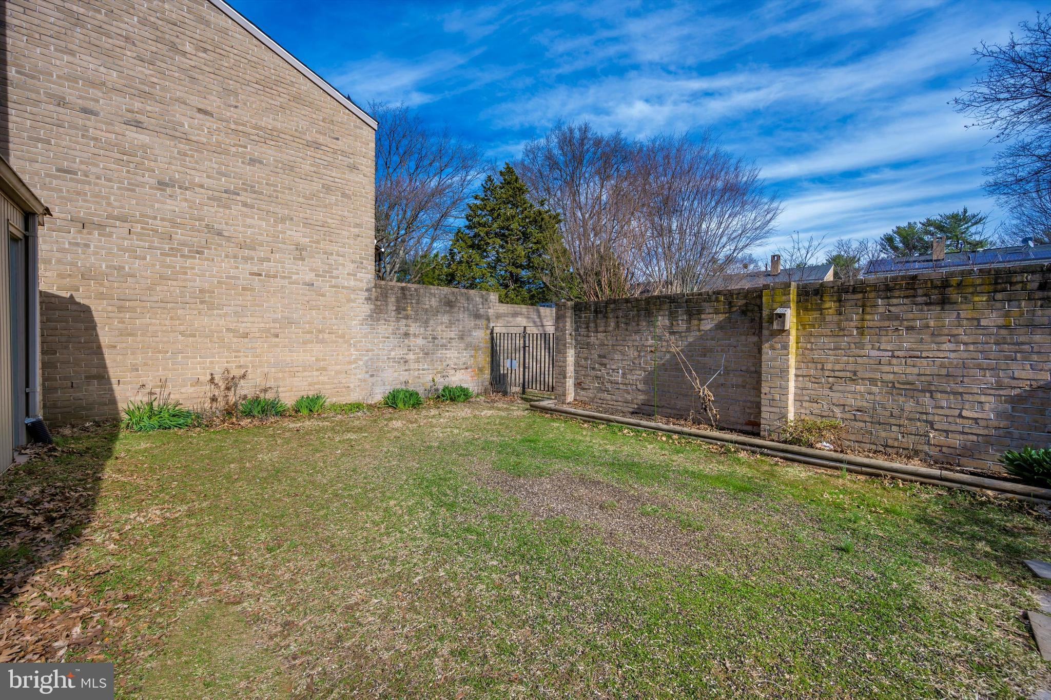 COURTS OF WHETSTONE - Residential