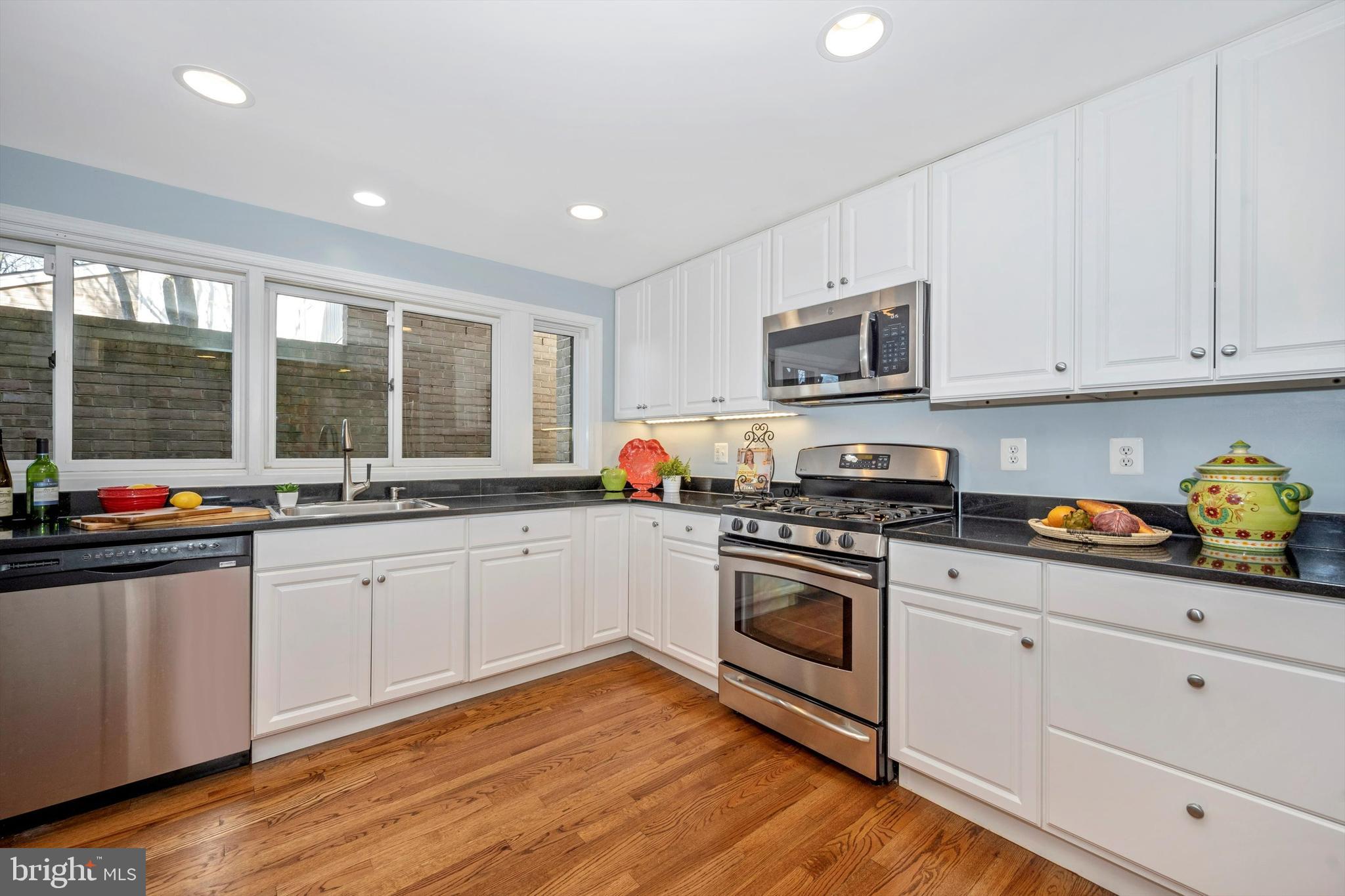 COURTS OF WHETSTONE - Residential