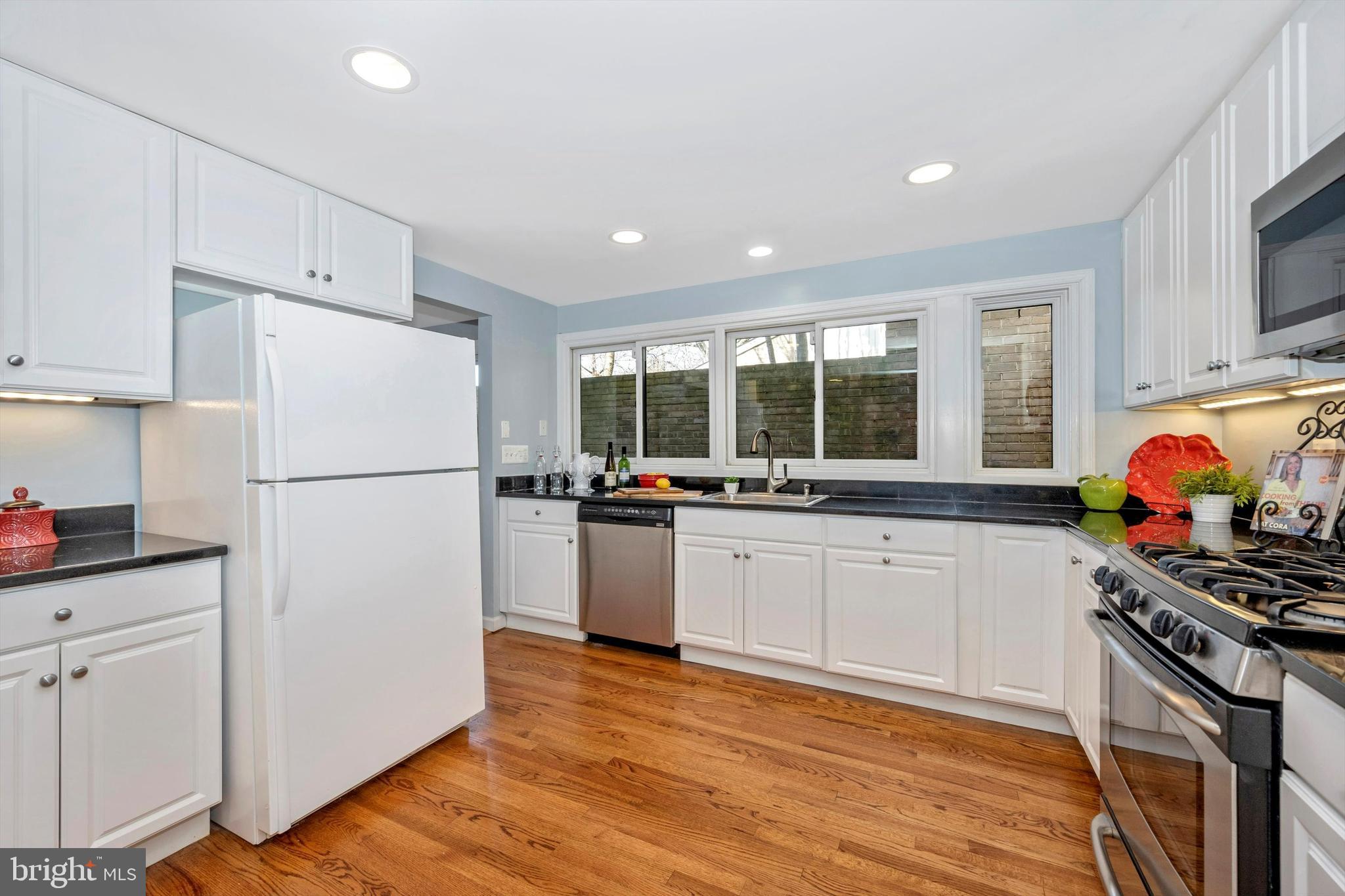 COURTS OF WHETSTONE - Residential