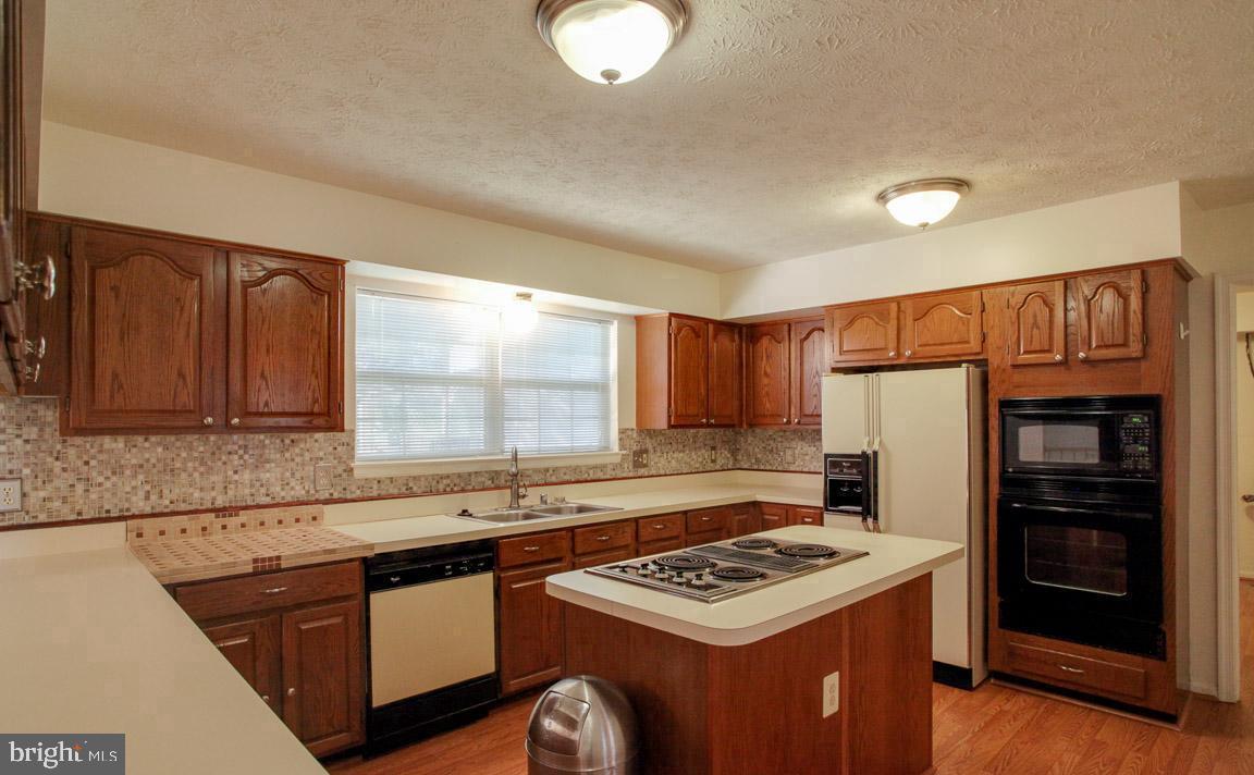 WHITE OAK VILLAGE SUB - Residential Lease