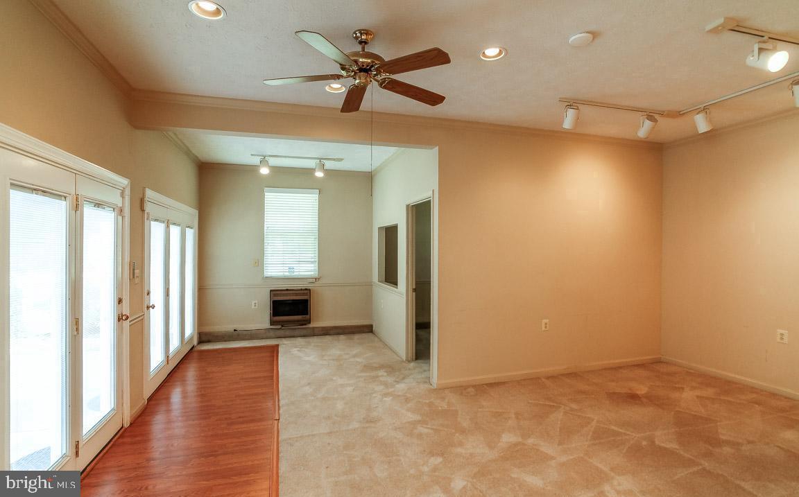 WHITE OAK VILLAGE SUB - Residential Lease