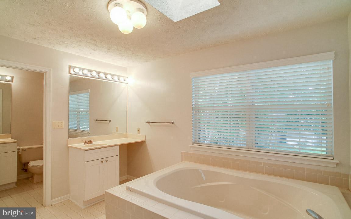 WHITE OAK VILLAGE SUB - Residential Lease