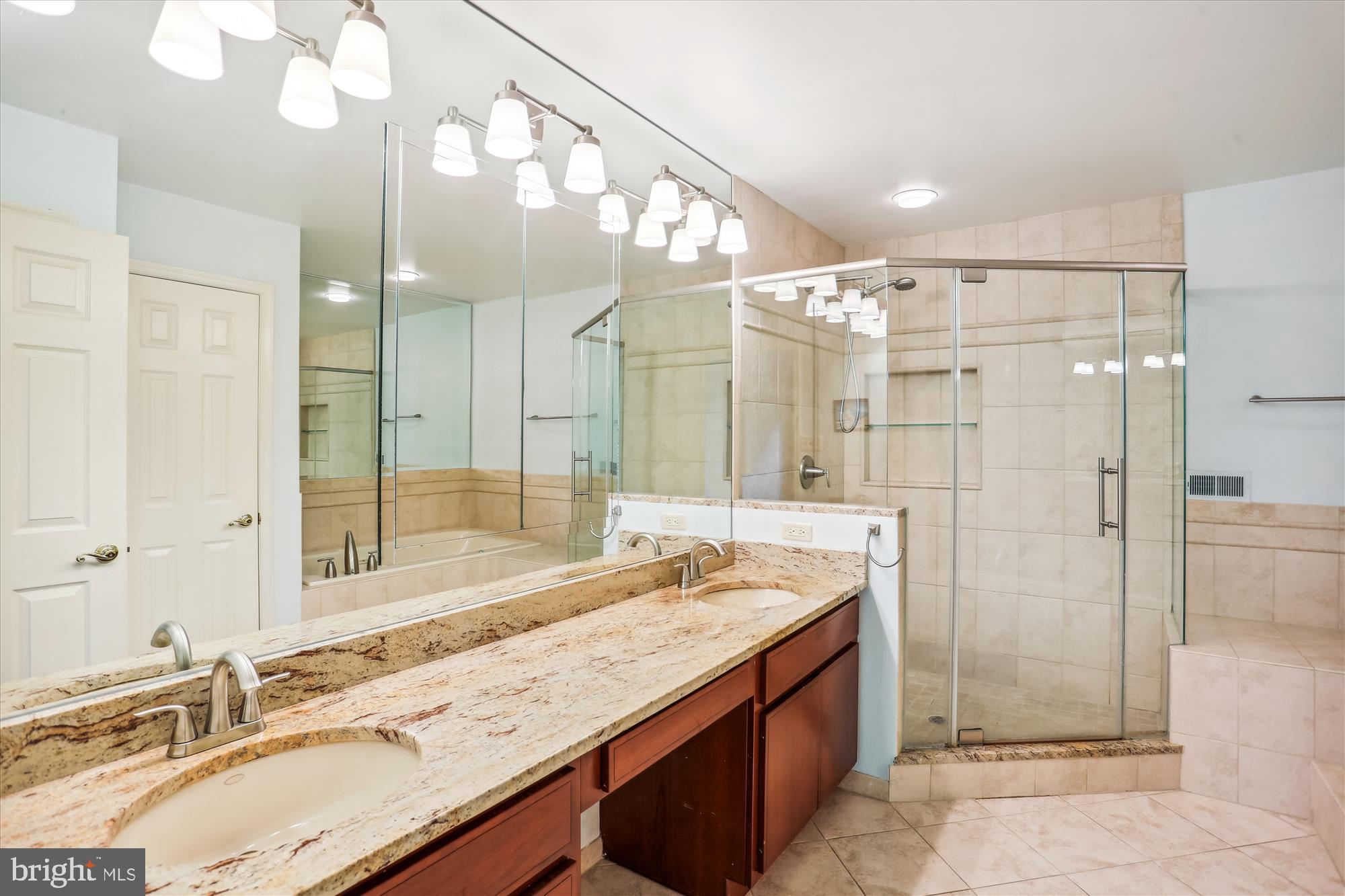 RIVERHILL - Residential