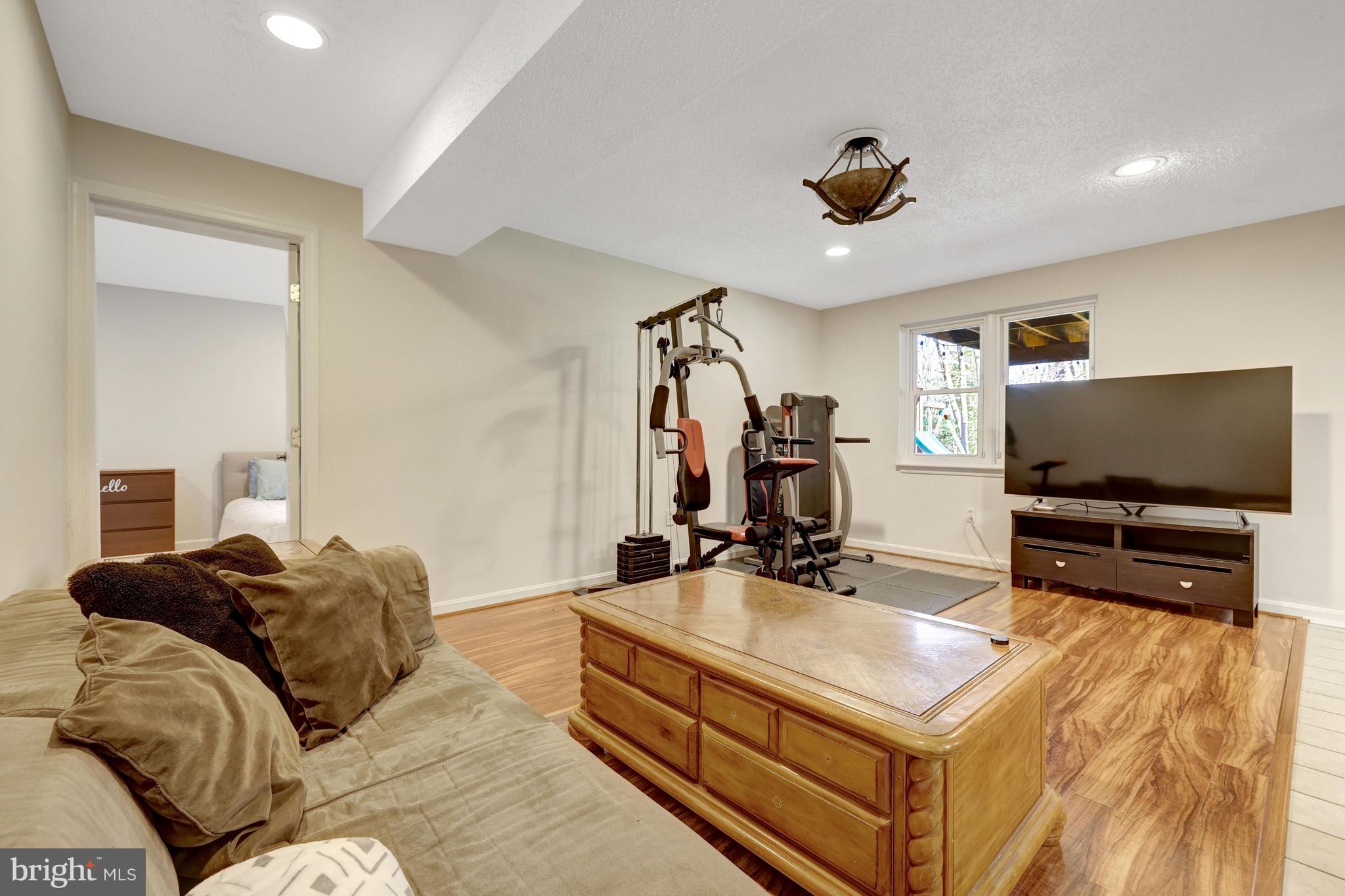 HOLLY KNOLL - Residential