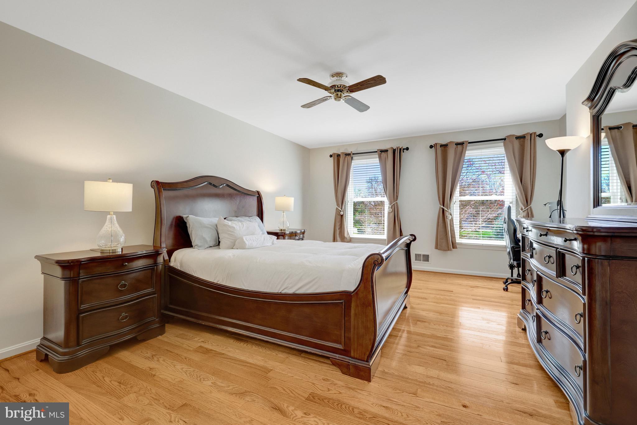 HOLLY KNOLL - Residential