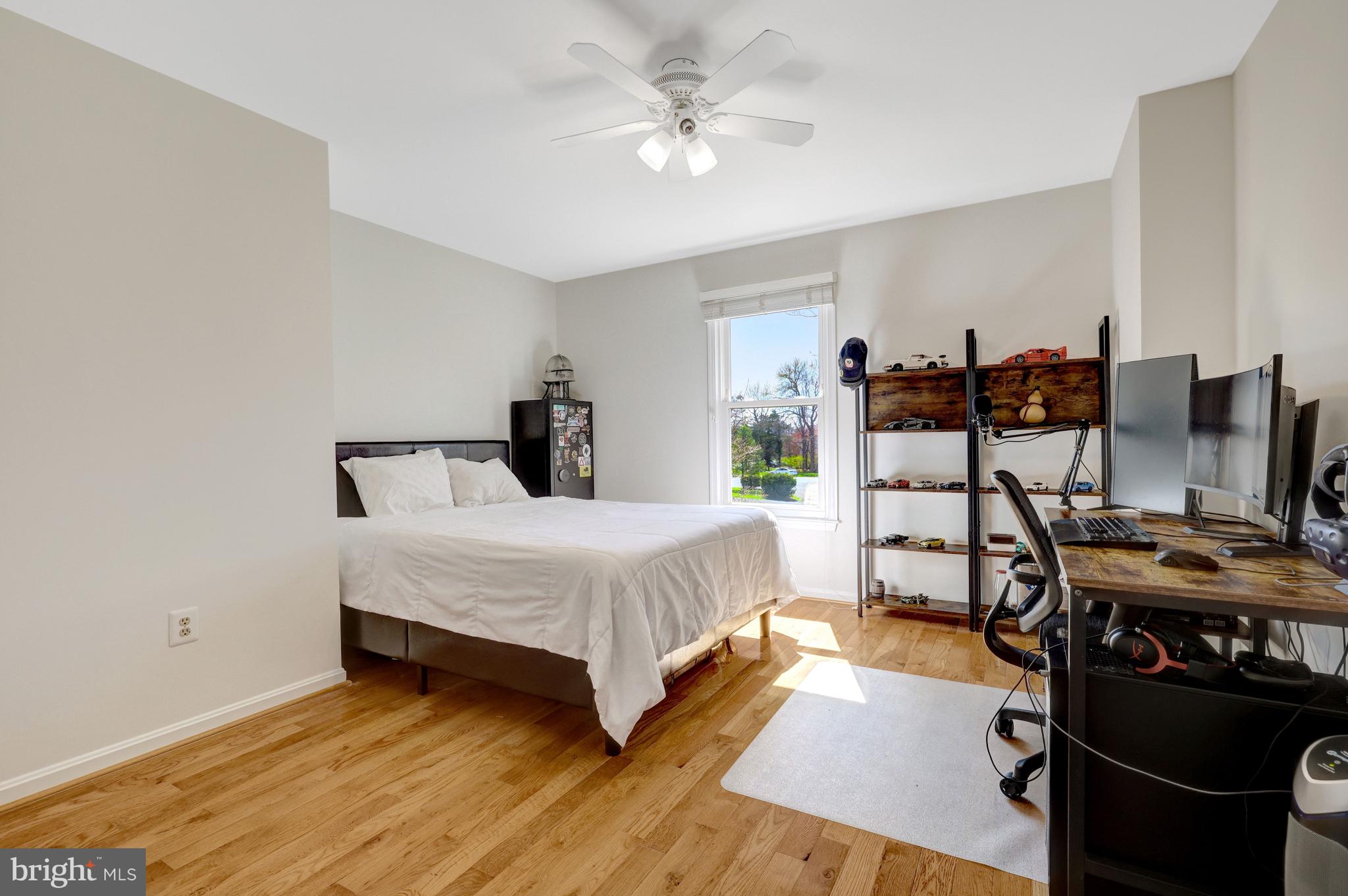 HOLLY KNOLL - Residential