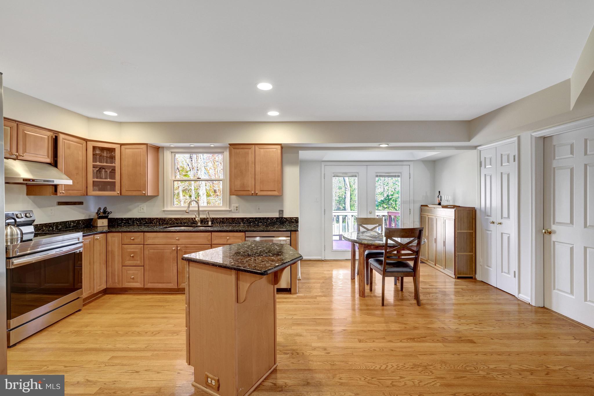 HOLLY KNOLL - Residential