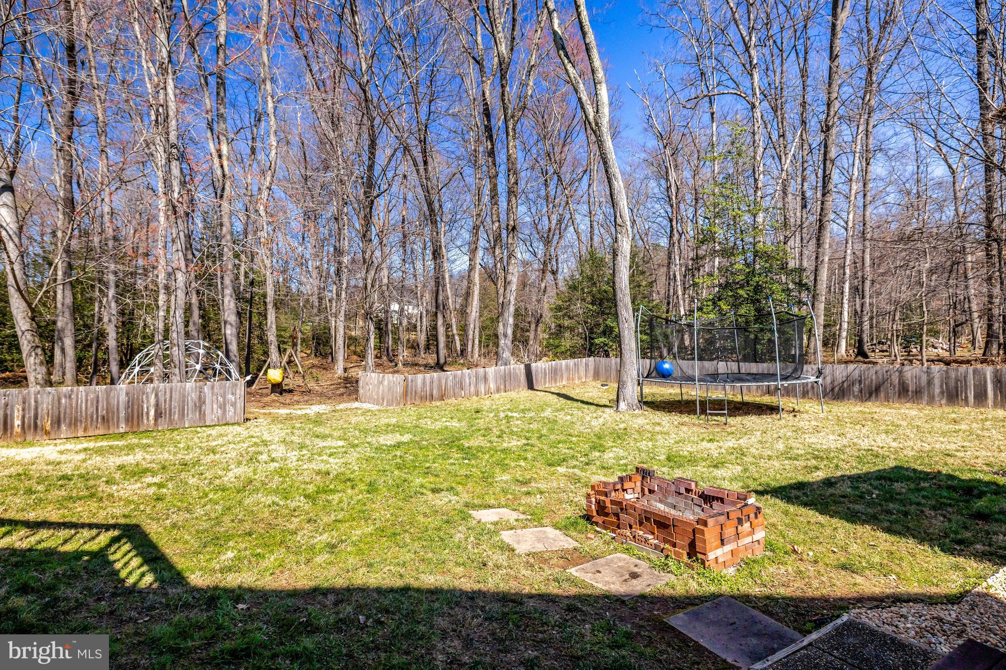 HOLLY KNOLL - Residential