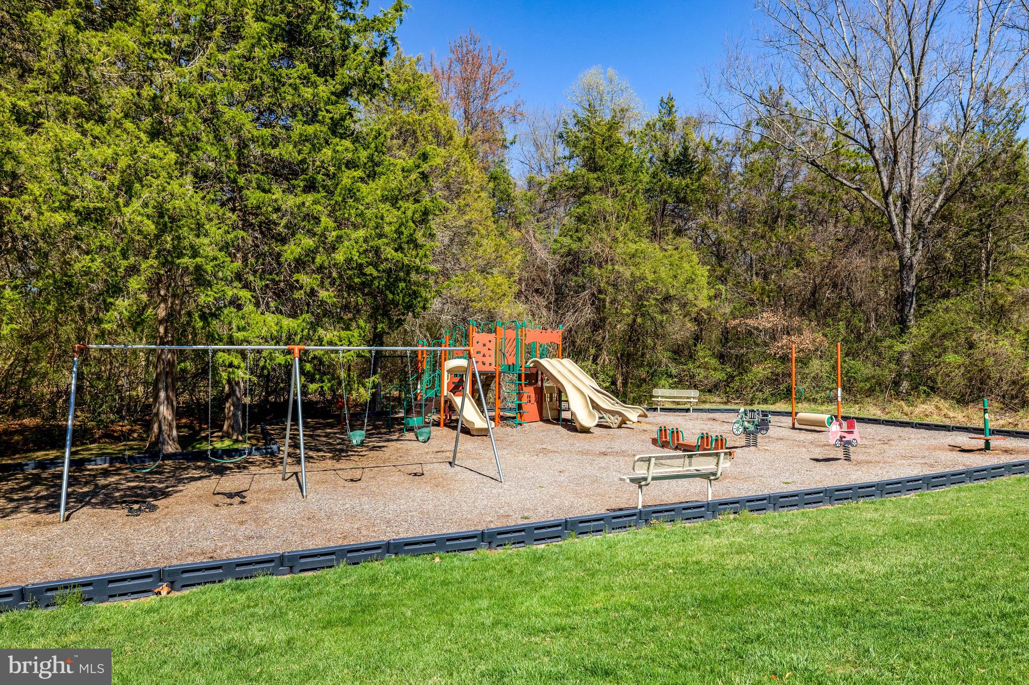 HOLLY KNOLL - Residential