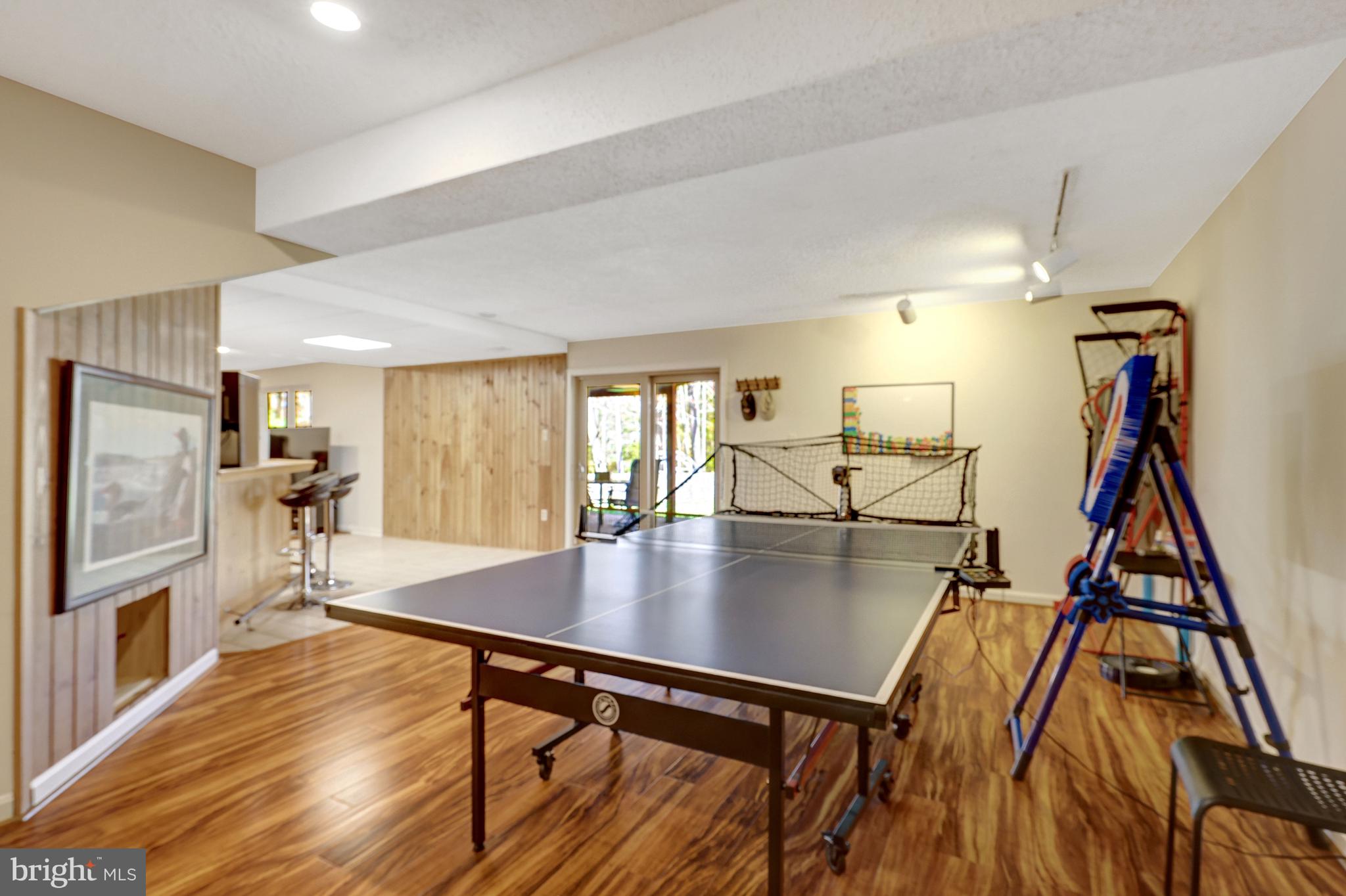 HOLLY KNOLL - Residential