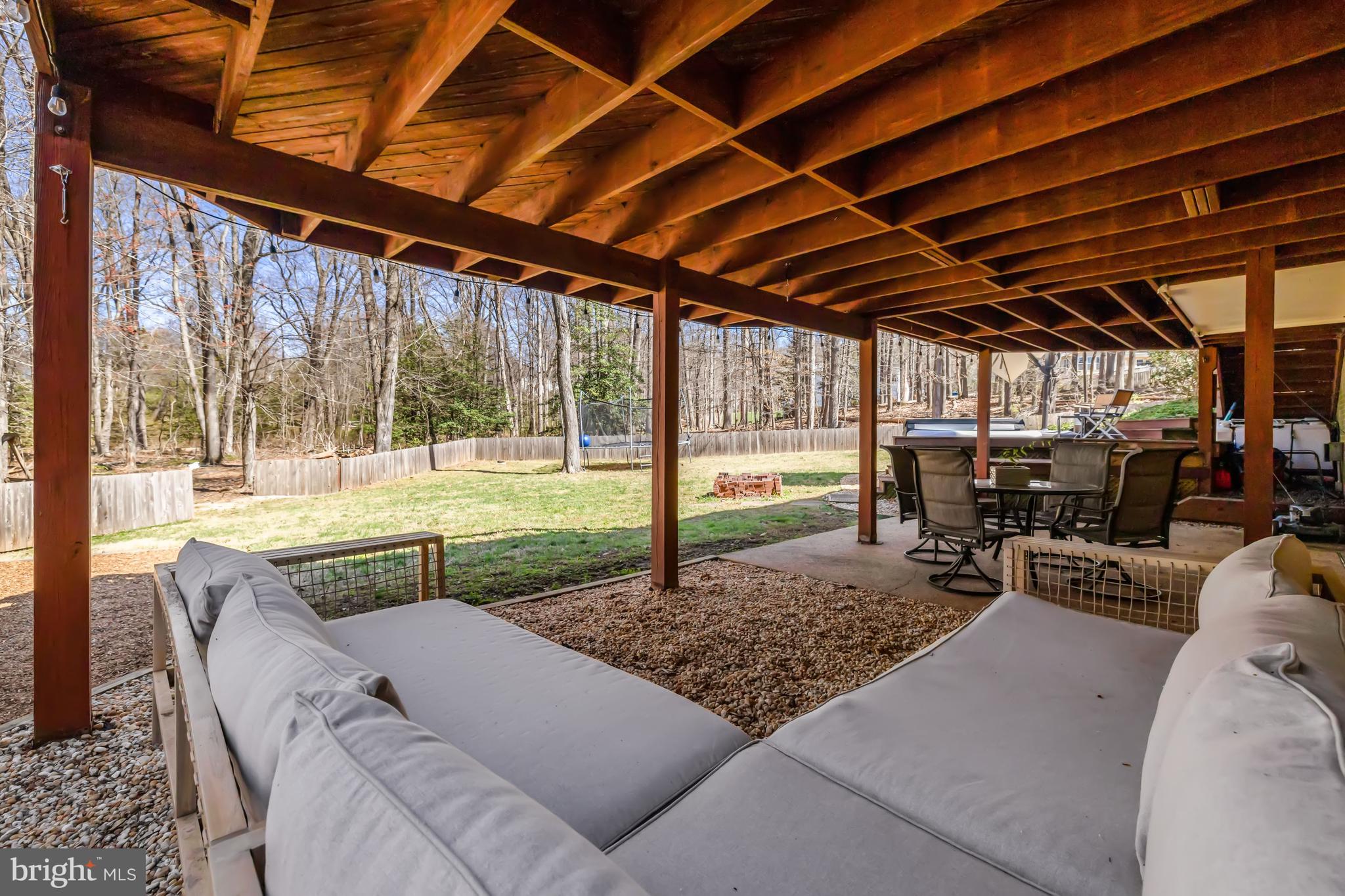 HOLLY KNOLL - Residential