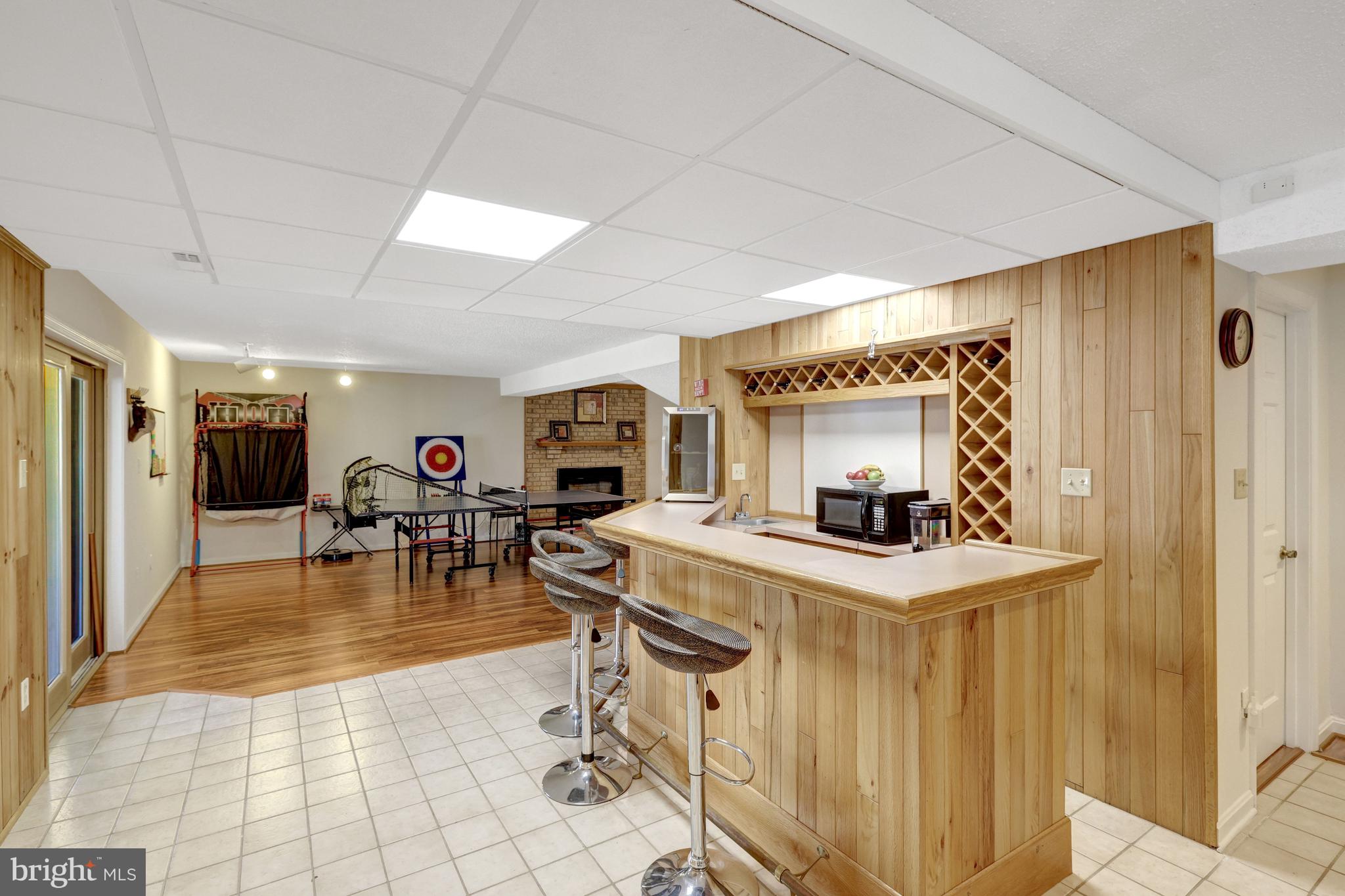 HOLLY KNOLL - Residential