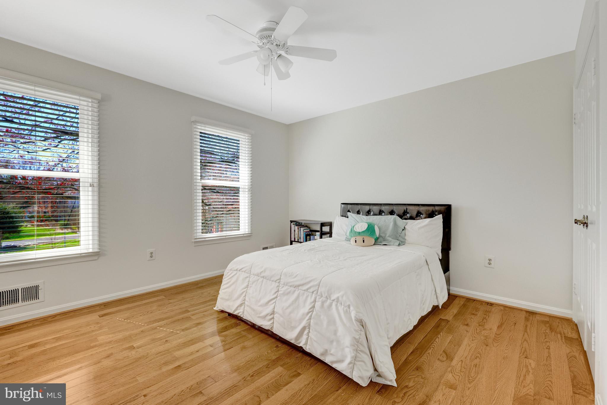 HOLLY KNOLL - Residential