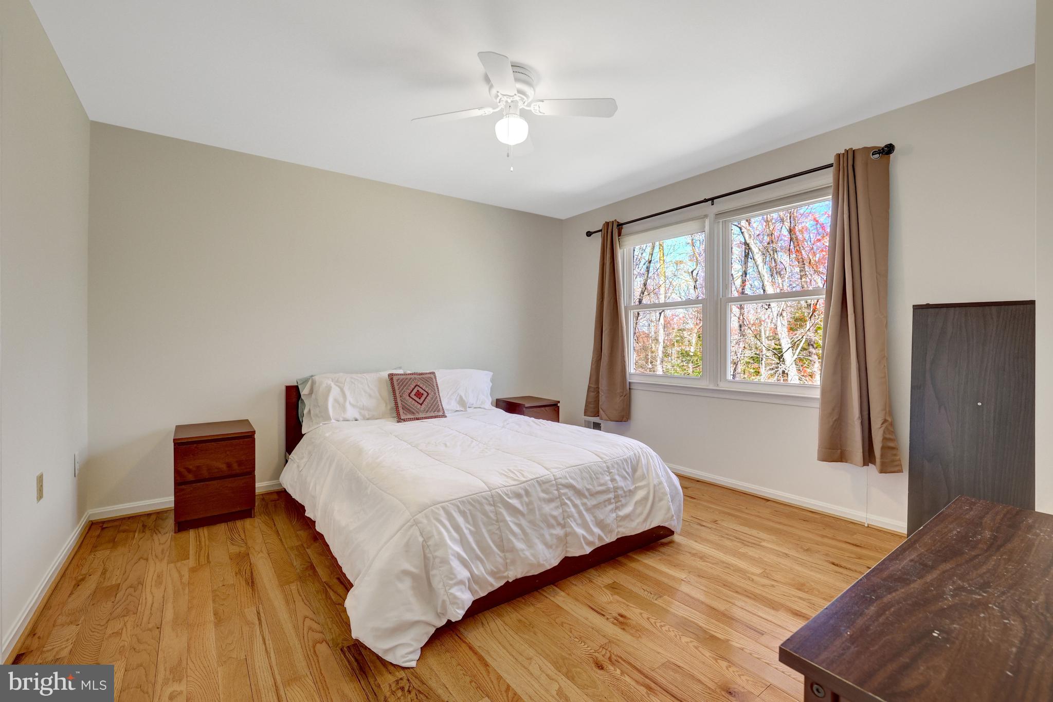 HOLLY KNOLL - Residential