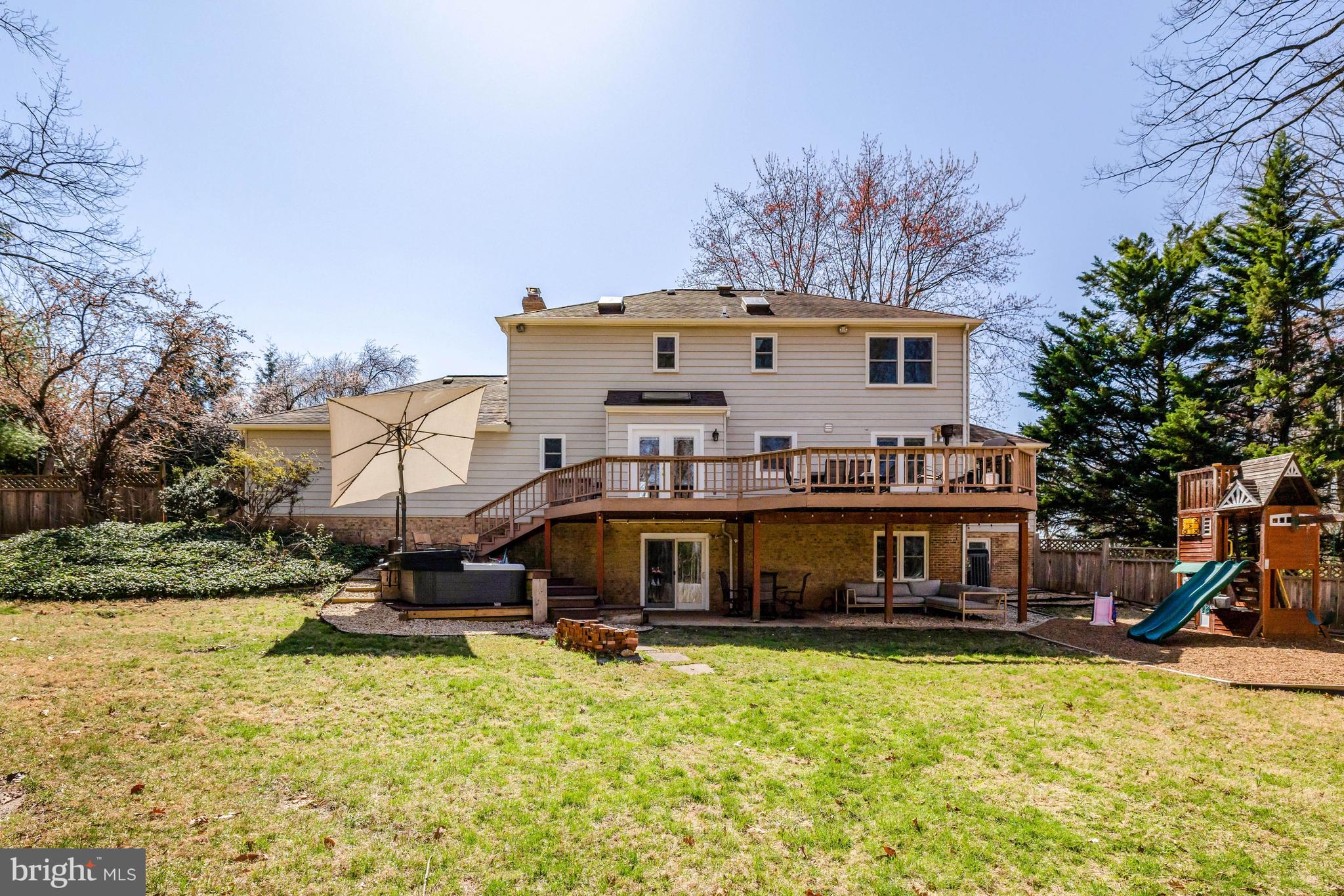 HOLLY KNOLL - Residential