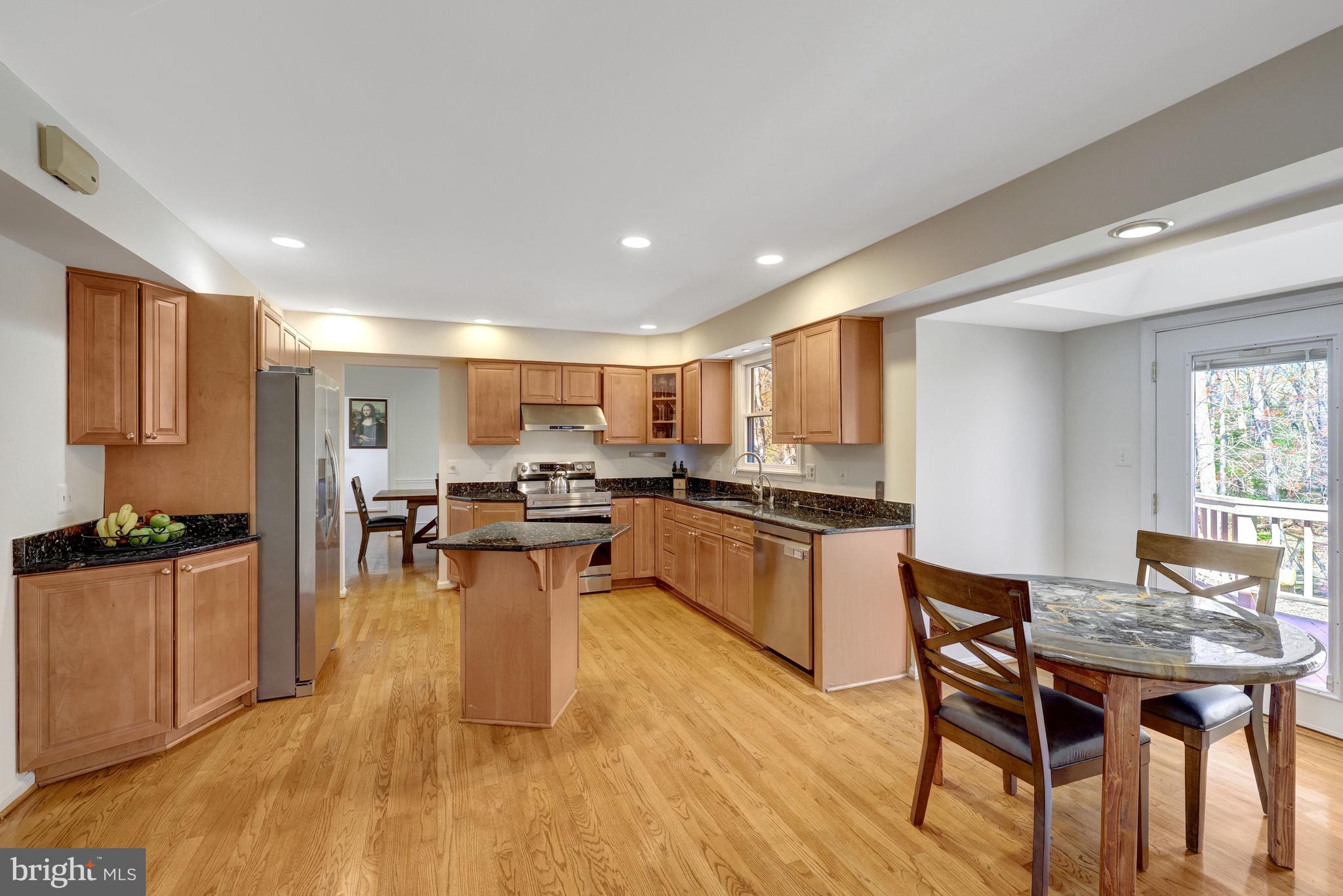 HOLLY KNOLL - Residential