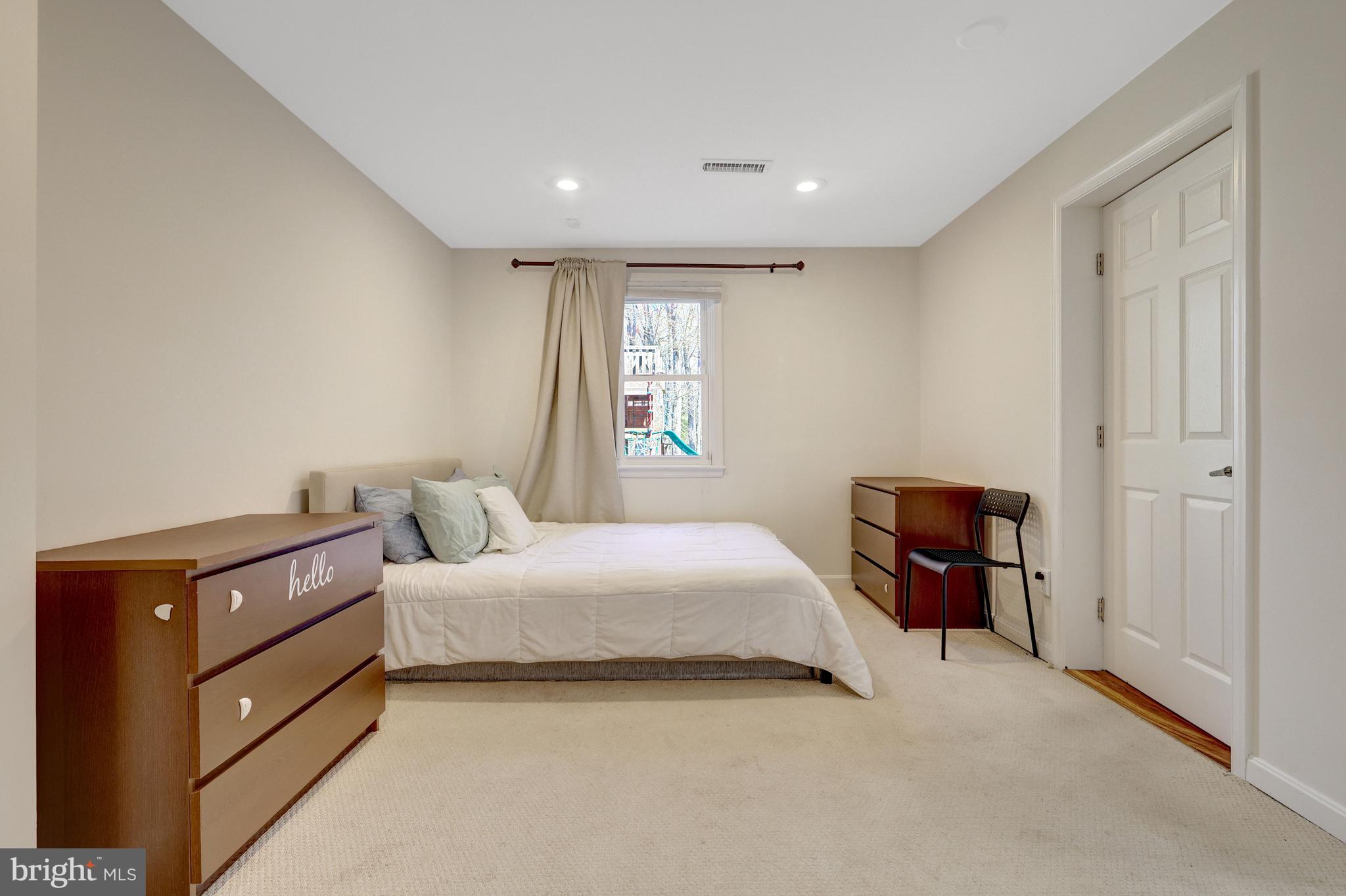 HOLLY KNOLL - Residential