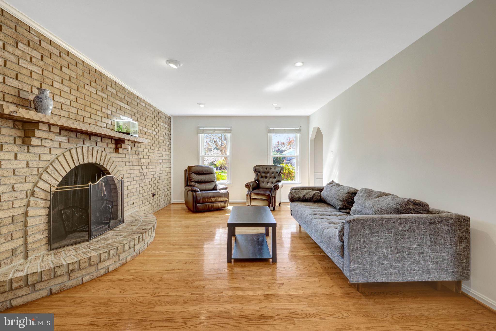 HOLLY KNOLL - Residential