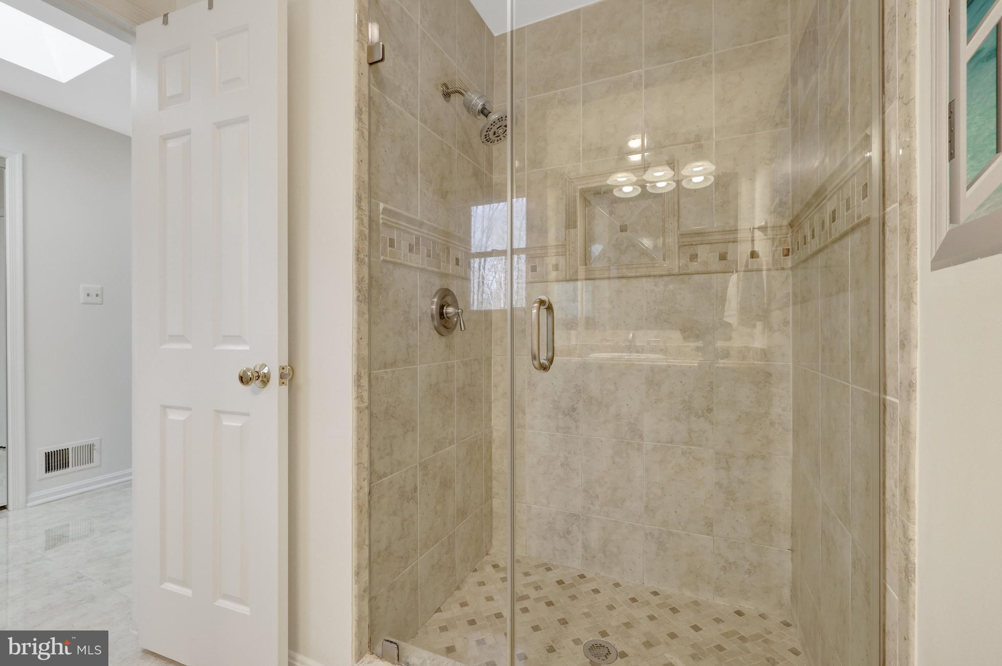 HOLLY KNOLL - Residential