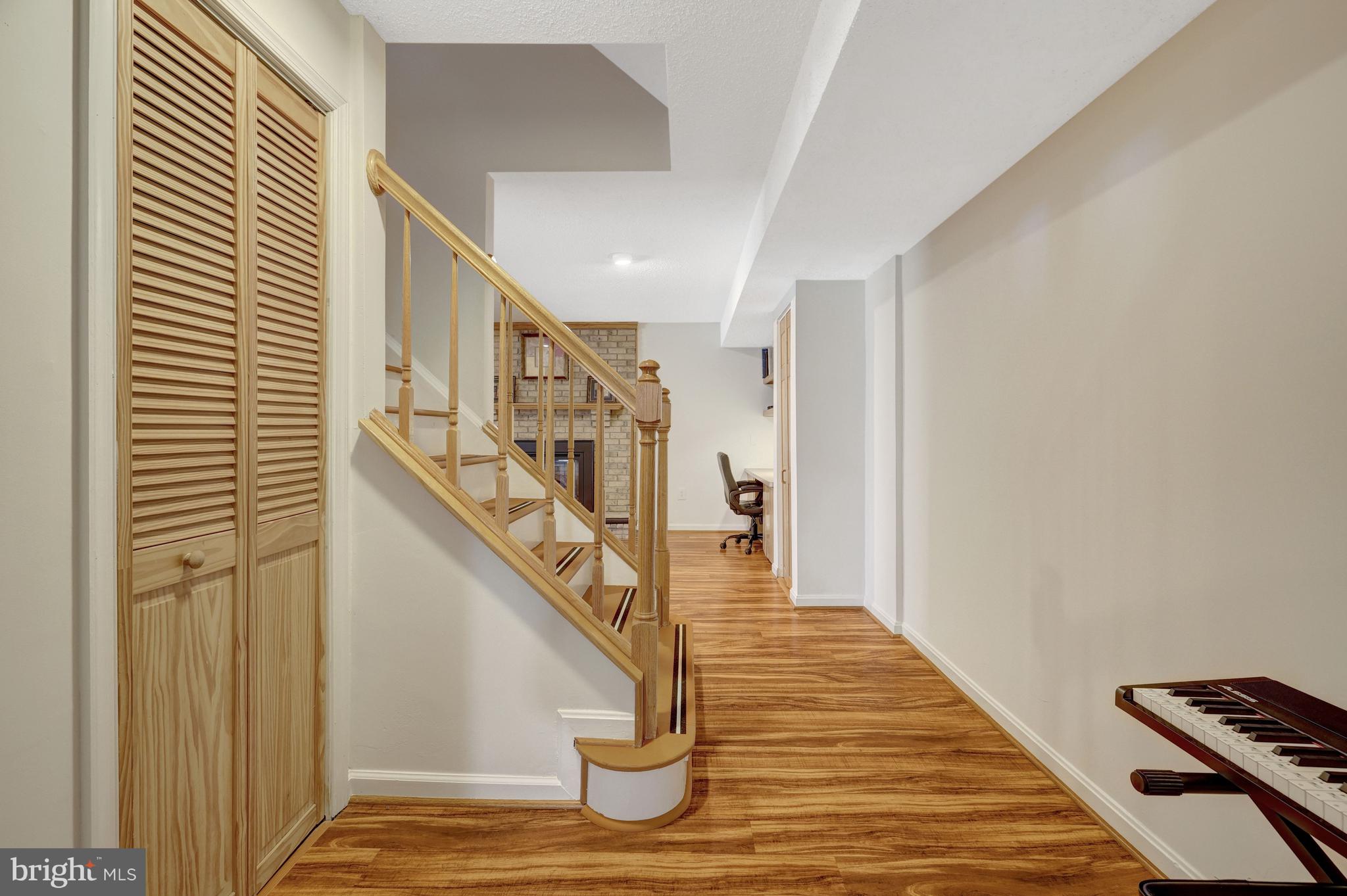 HOLLY KNOLL - Residential