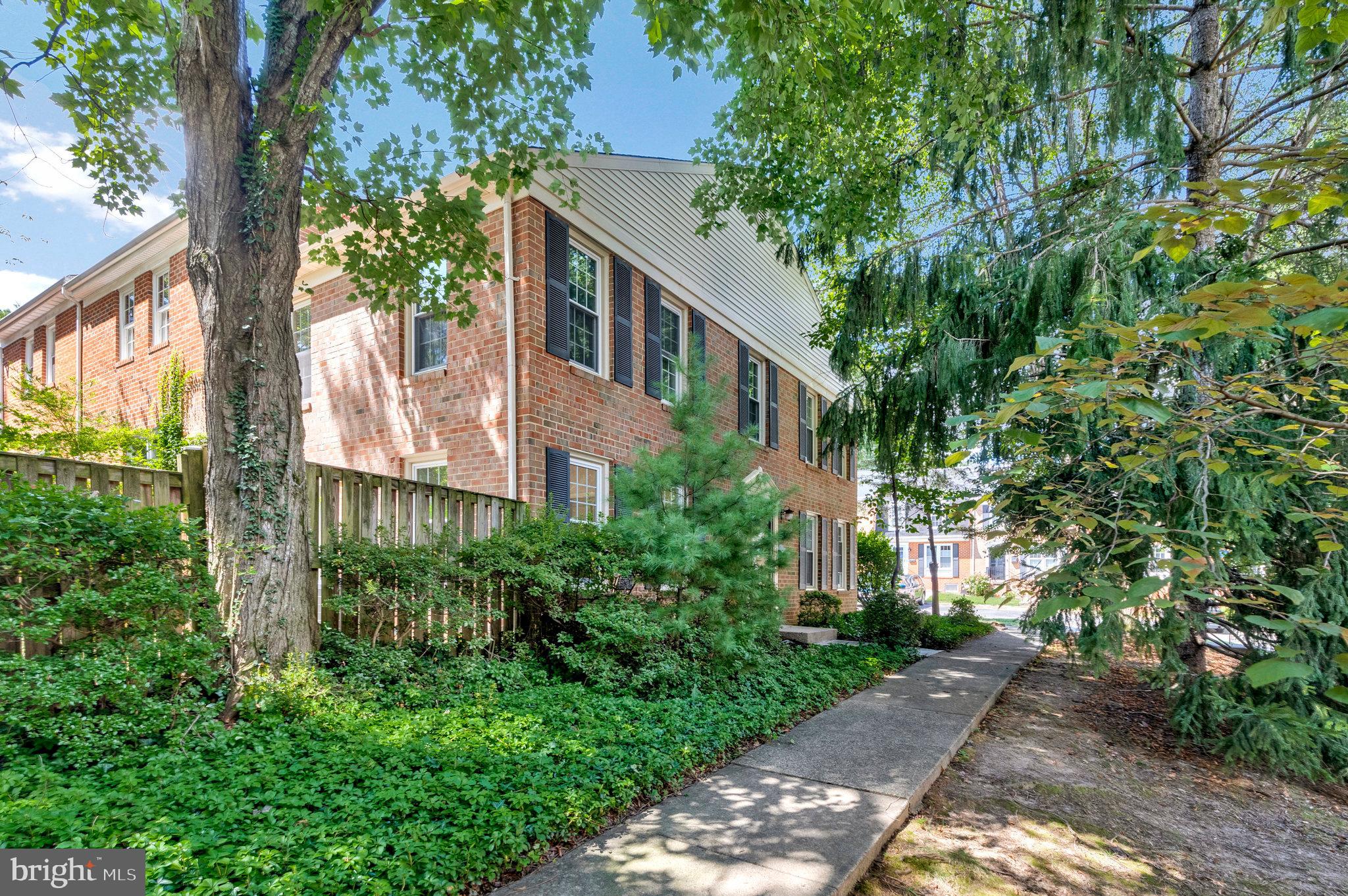 2349 HORSEFERRY COURT
