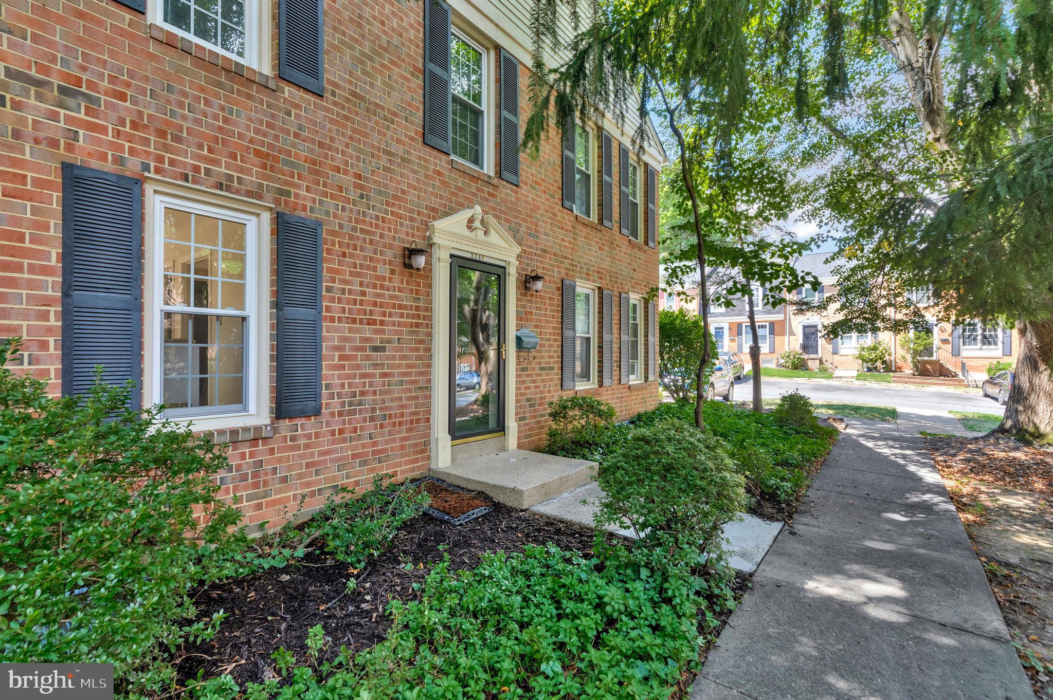 2349 HORSEFERRY COURT