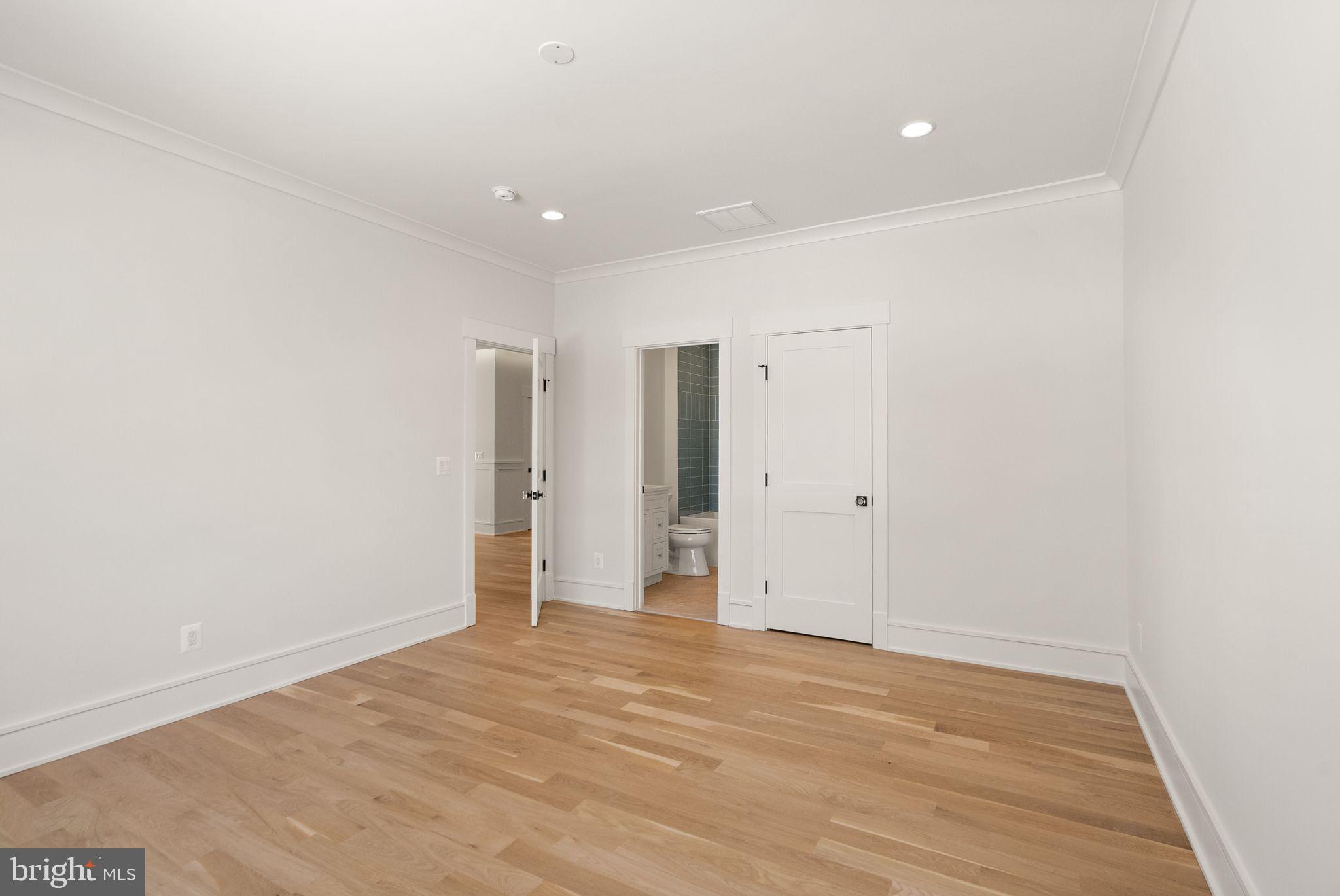 CHESTERBROOK WOODS - Residential