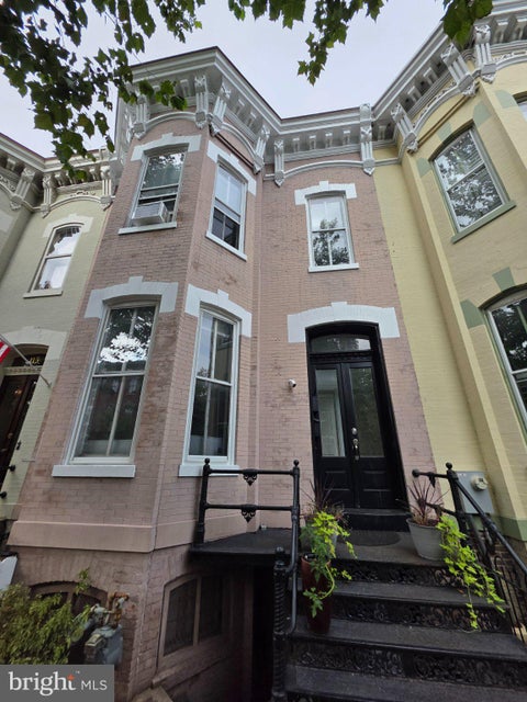 Townhouse For Rent - 113 4th Street #B<br/> WASHINGTON, DC 20003
