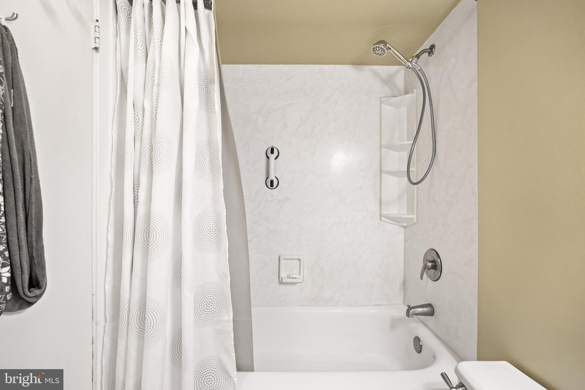 WOODSIDE SQUARE - Residential